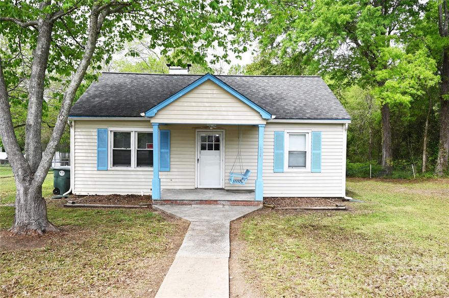 Adorable Move-in ready 3 bedroom/ 1 bath Bungalow conveniently located within walking distance to Historic downtown Chester. The kitchen was recently updated with new cabinets and fresh paint. Enjoy the large yard and relaxing front porch.