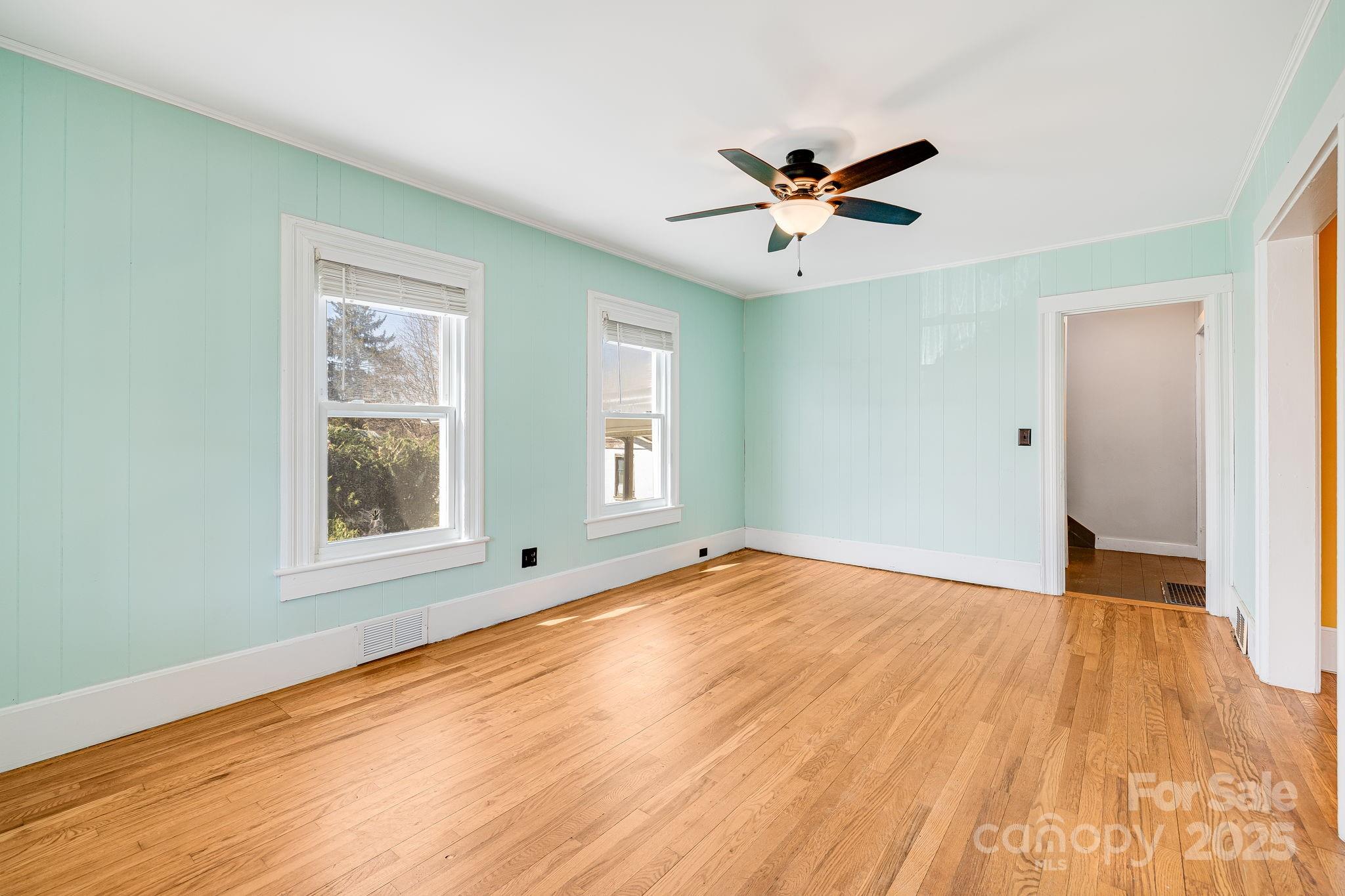 Clyde, North Carolina 28721, United States, 3 Bedrooms Bedrooms, ,2 BathroomsBathrooms,Residential,Under Contract,89127