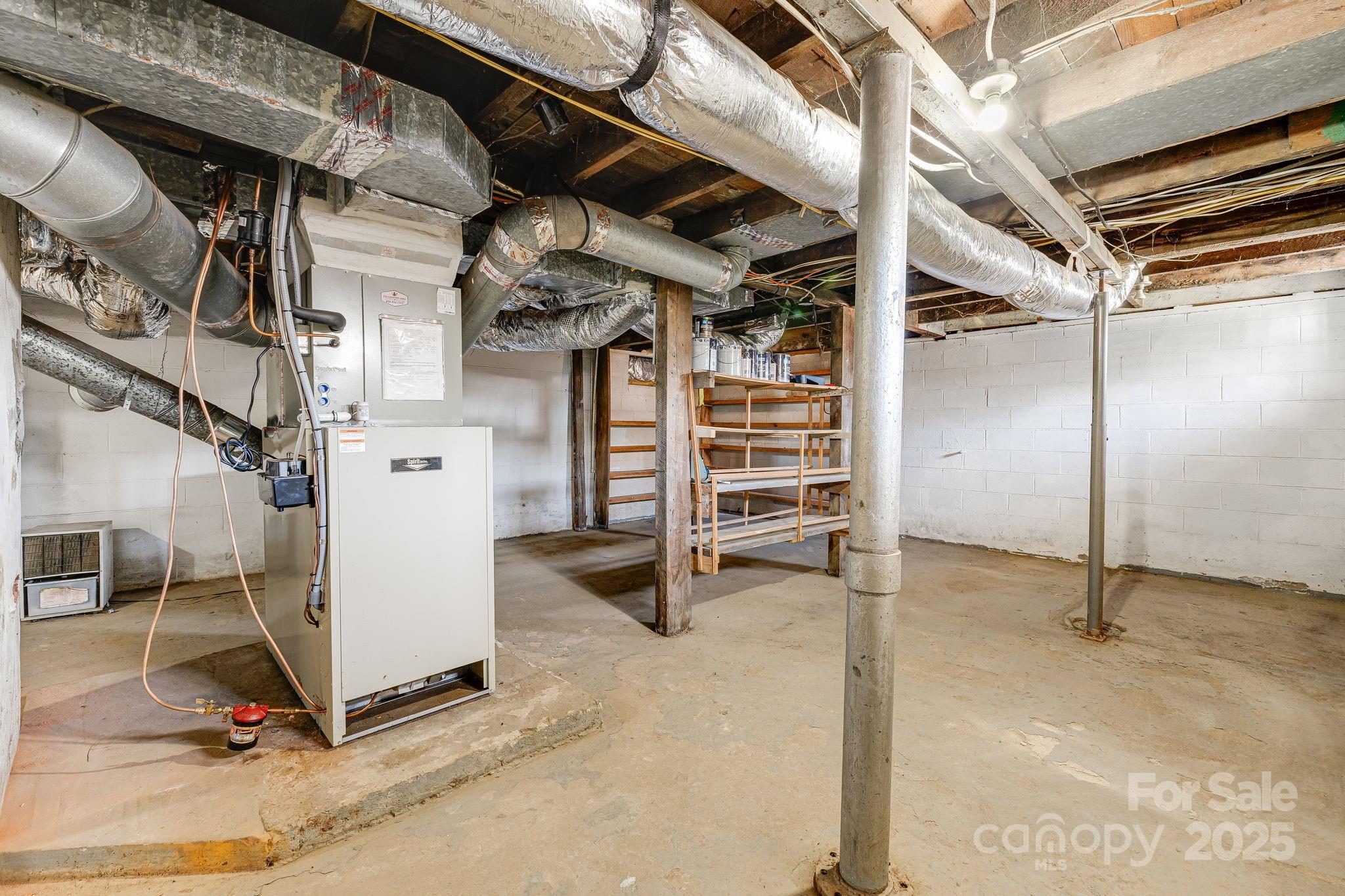 Clyde, North Carolina 28721, United States, 3 Bedrooms Bedrooms, ,2 BathroomsBathrooms,Residential,Under Contract,89127