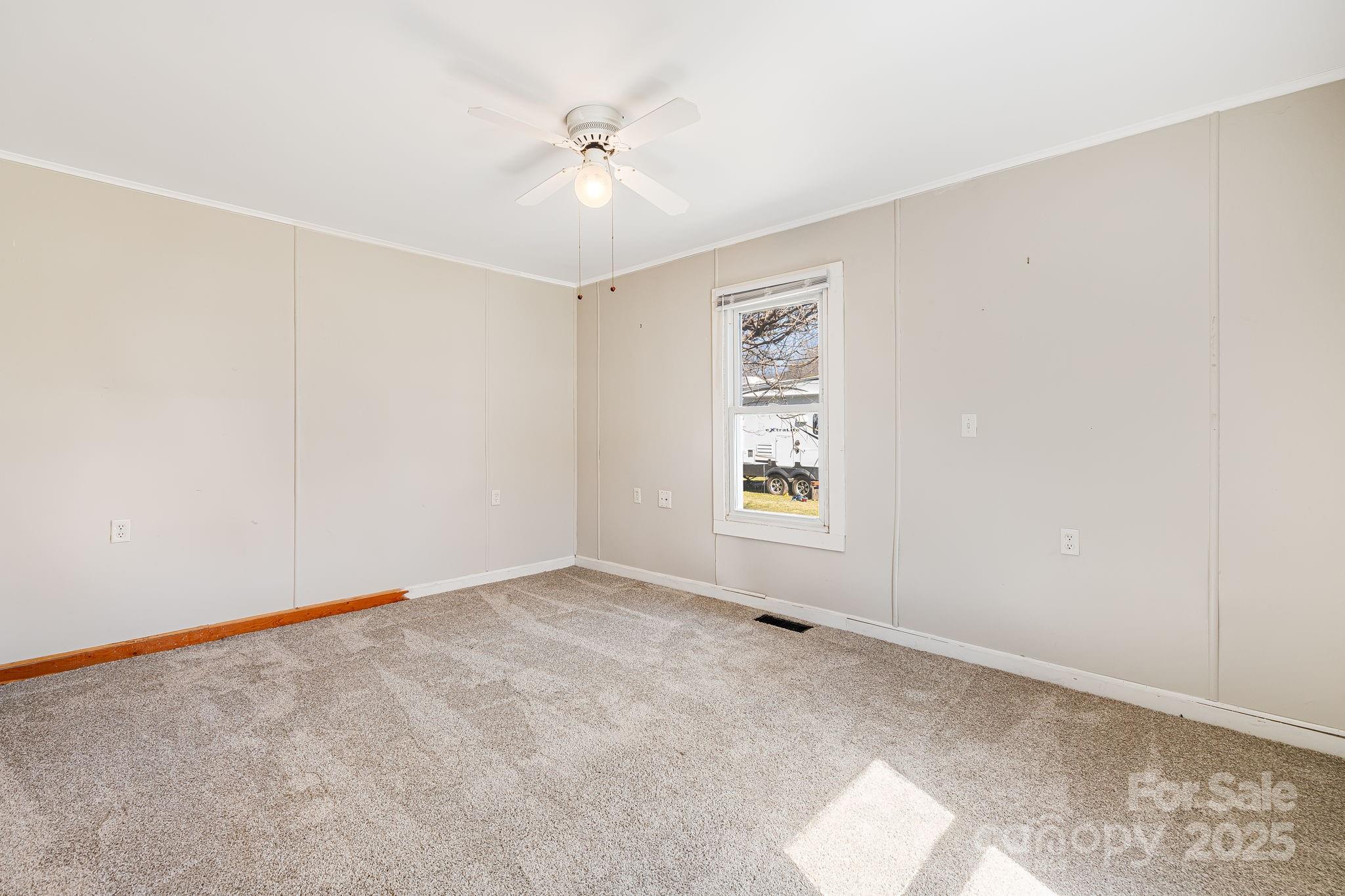 Clyde, North Carolina 28721, United States, 3 Bedrooms Bedrooms, ,2 BathroomsBathrooms,Residential,Under Contract,89127