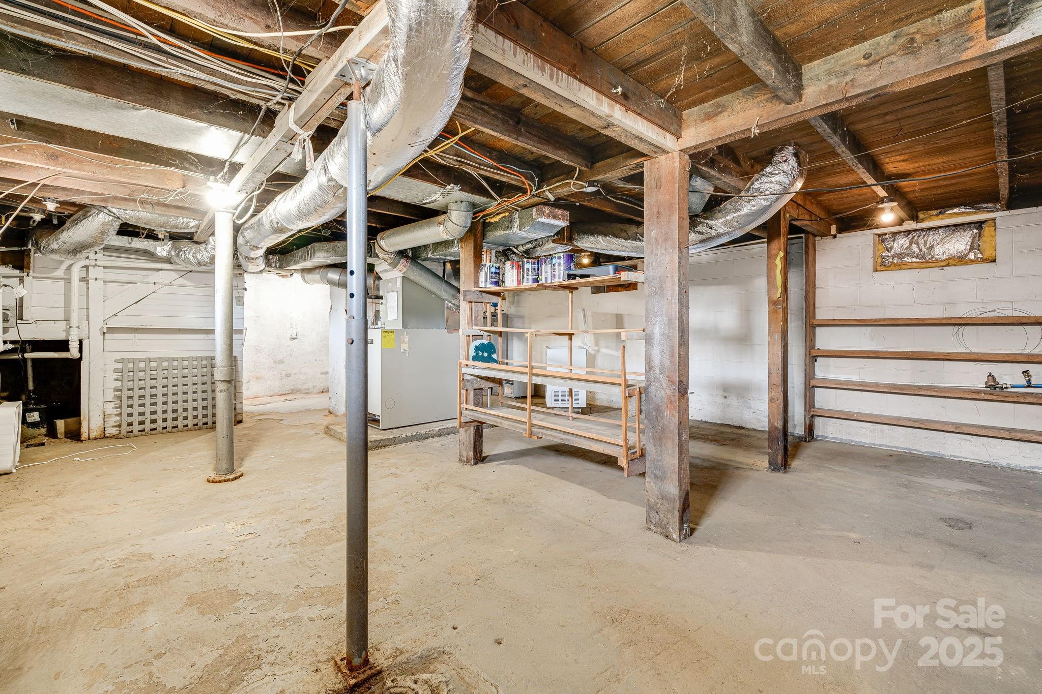 Clyde, North Carolina 28721, United States, 3 Bedrooms Bedrooms, ,2 BathroomsBathrooms,Residential,Under Contract,89127