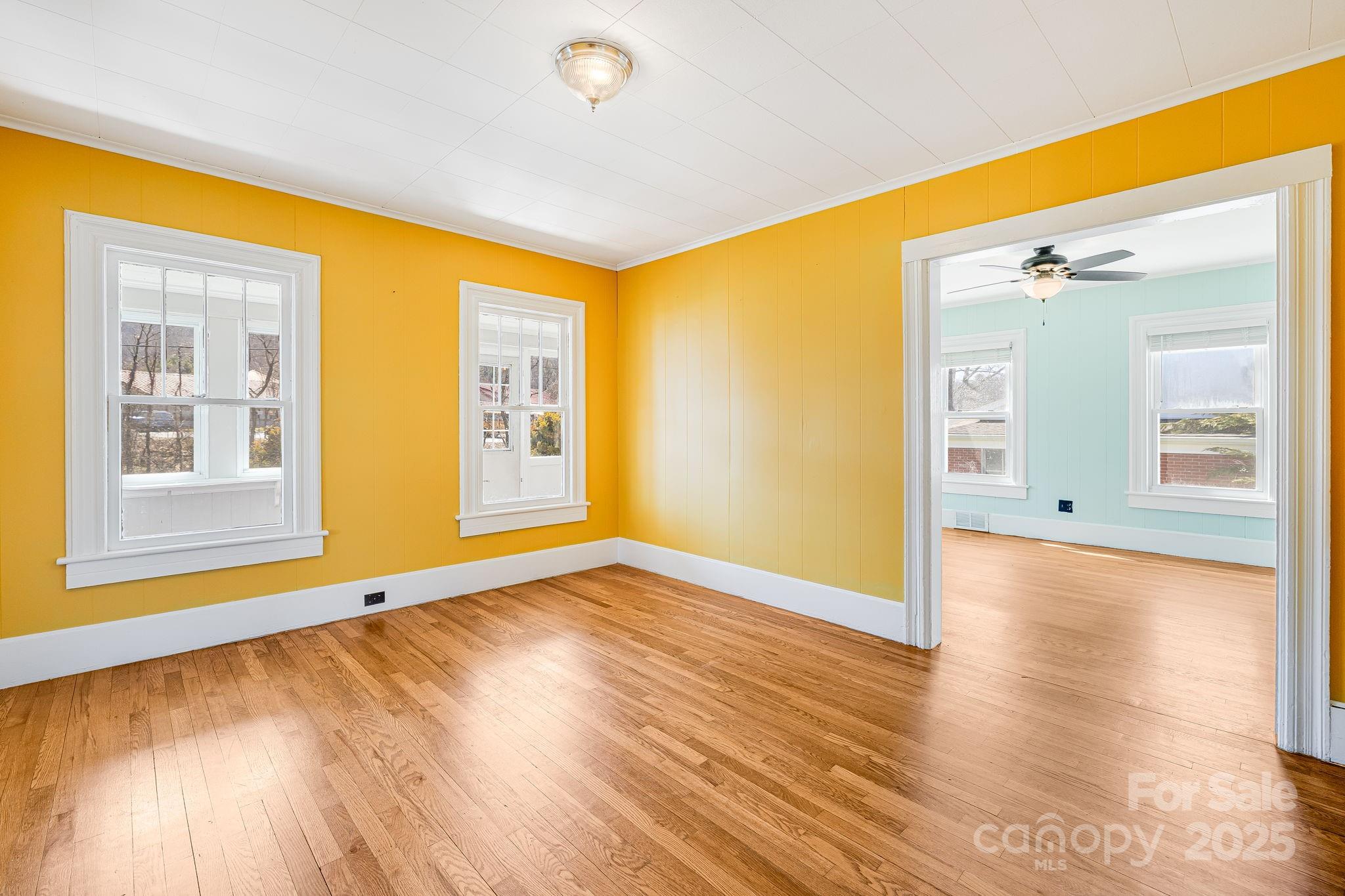 Clyde, North Carolina 28721, United States, 3 Bedrooms Bedrooms, ,2 BathroomsBathrooms,Residential,Under Contract,89127