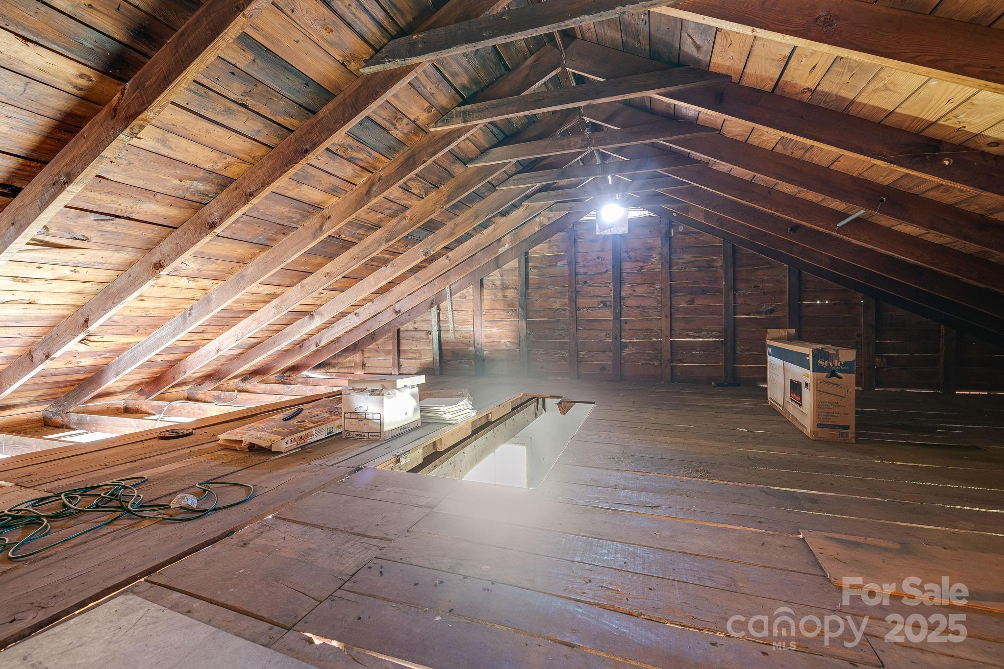 Clyde, North Carolina 28721, United States, 3 Bedrooms Bedrooms, ,2 BathroomsBathrooms,Residential,Under Contract,89127