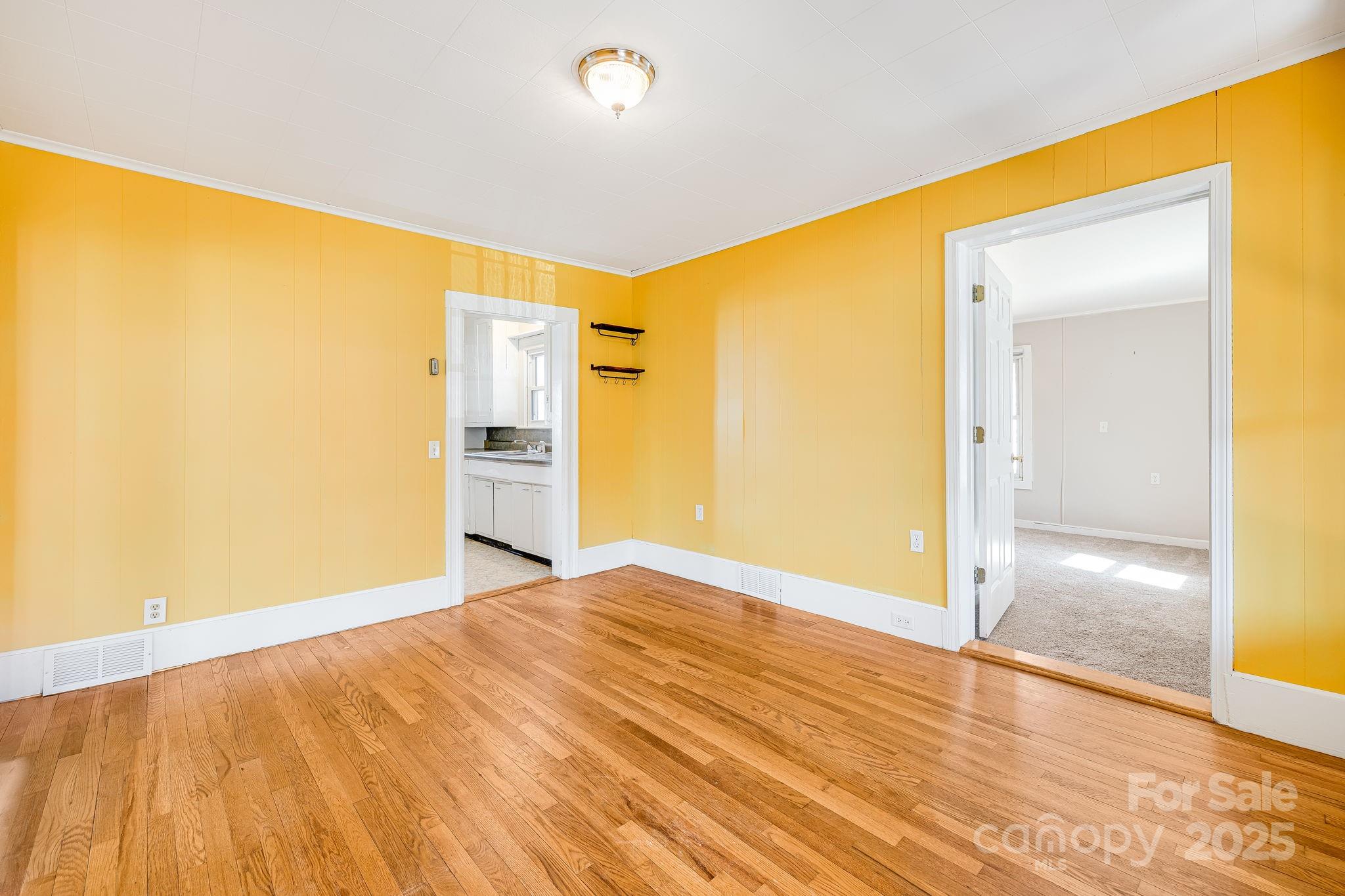 Clyde, North Carolina 28721, United States, 3 Bedrooms Bedrooms, ,2 BathroomsBathrooms,Residential,Under Contract,89127