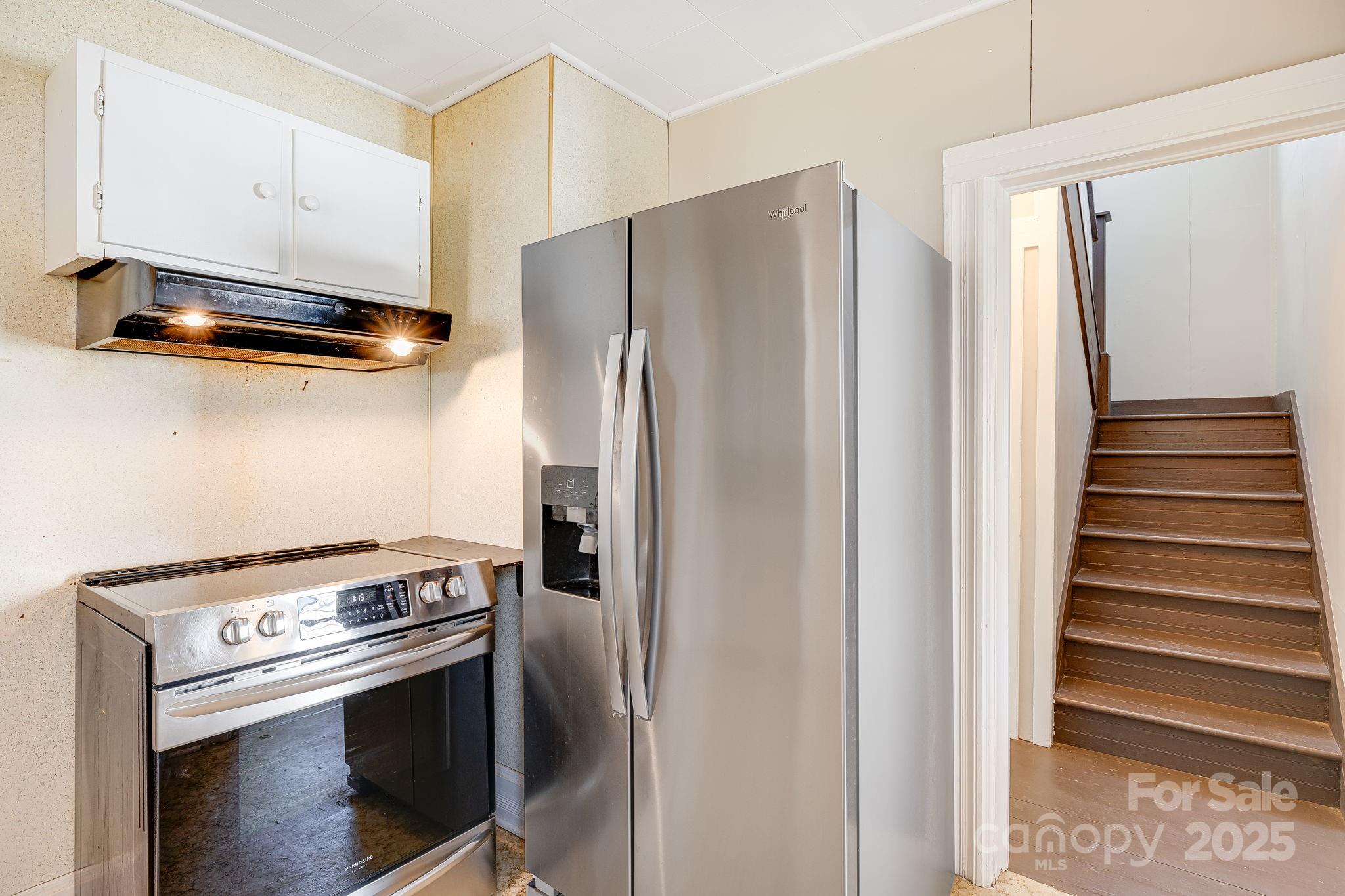 Clyde, North Carolina 28721, United States, 3 Bedrooms Bedrooms, ,2 BathroomsBathrooms,Residential,Under Contract,89127