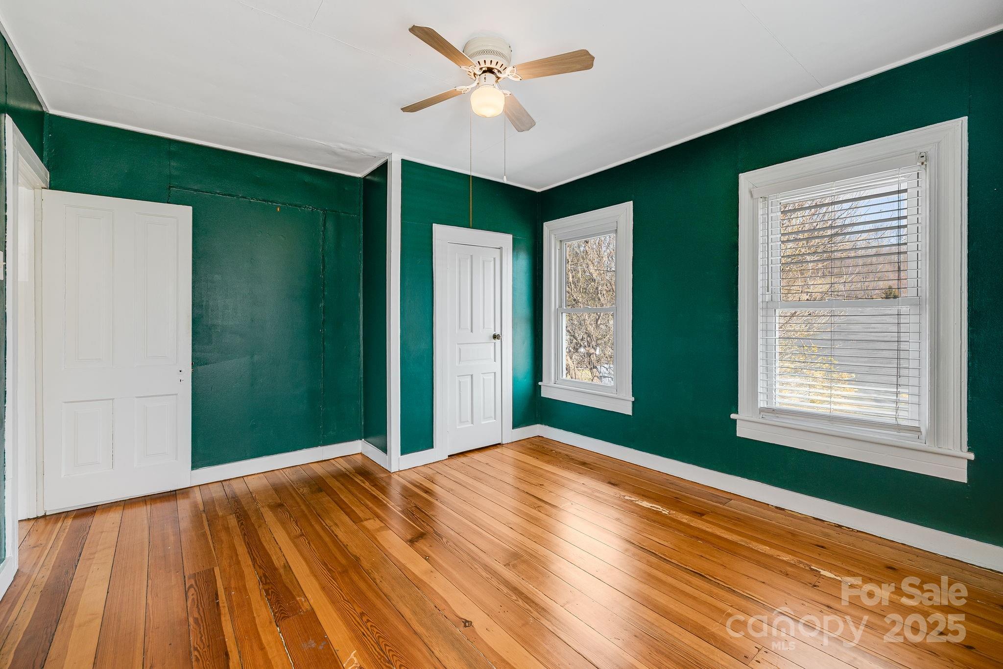 Clyde, North Carolina 28721, United States, 3 Bedrooms Bedrooms, ,2 BathroomsBathrooms,Residential,Under Contract,89127