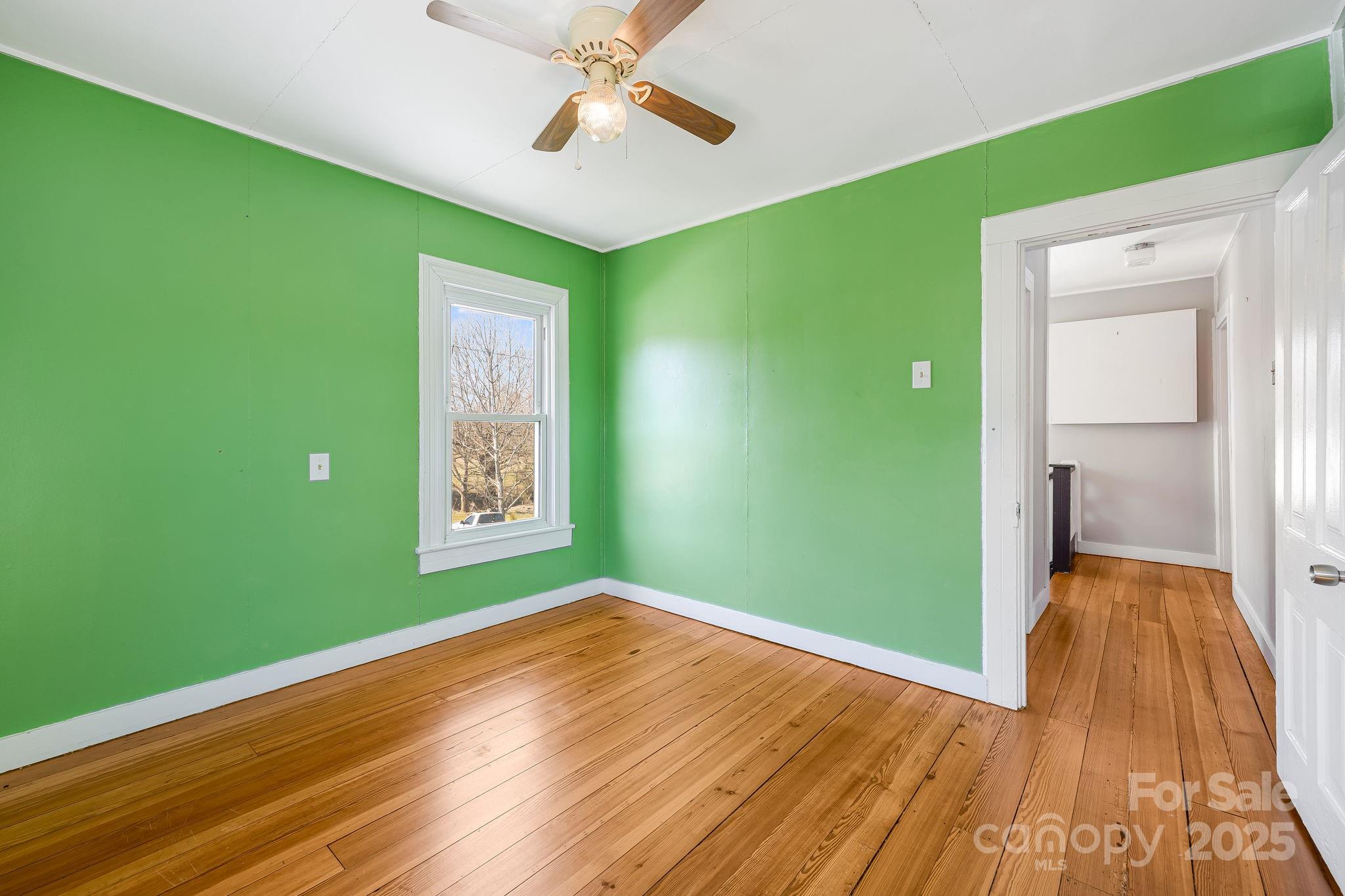 Clyde, North Carolina 28721, United States, 3 Bedrooms Bedrooms, ,2 BathroomsBathrooms,Residential,Under Contract,89127