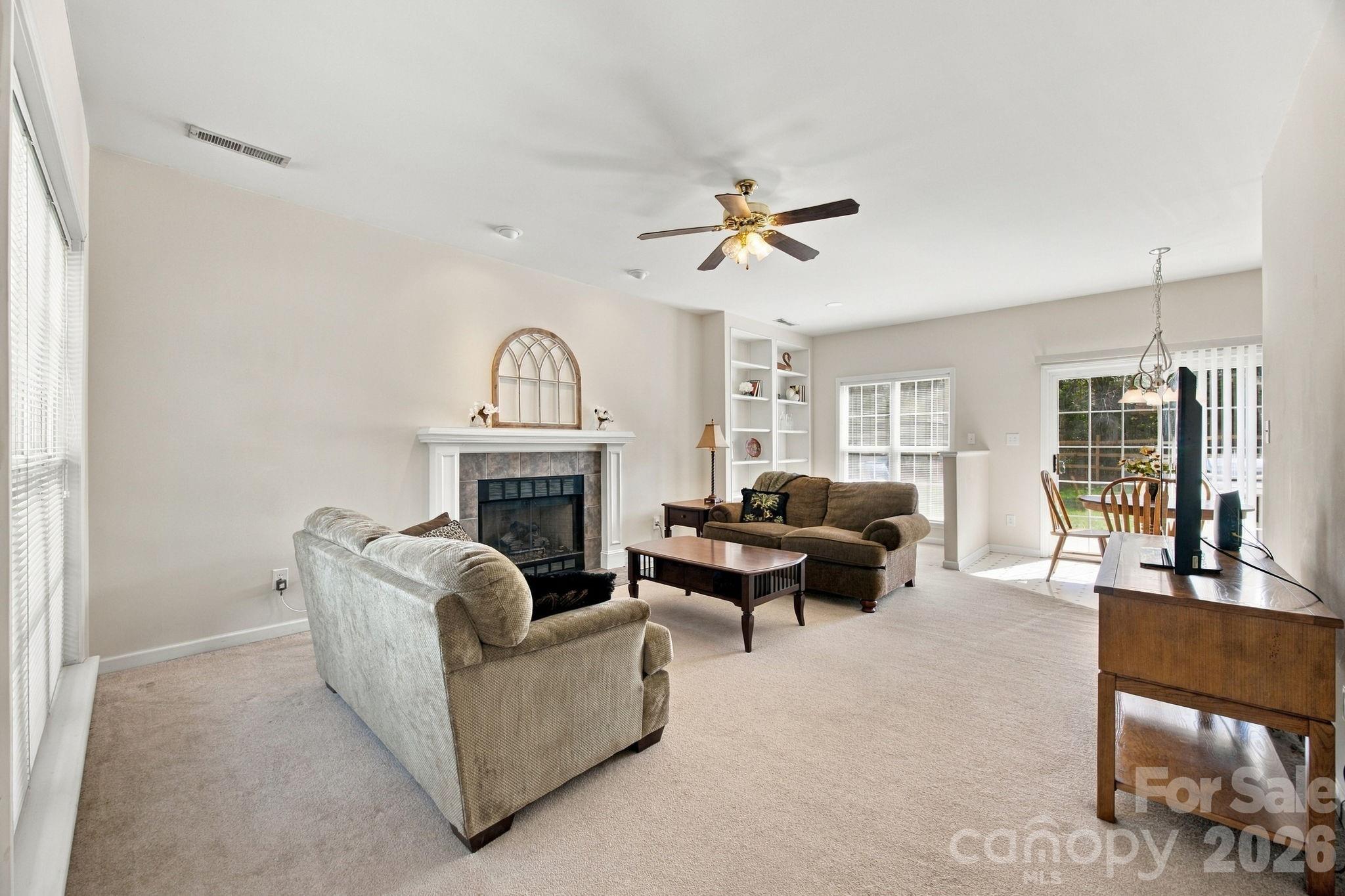 2807 Edgebrook Circle