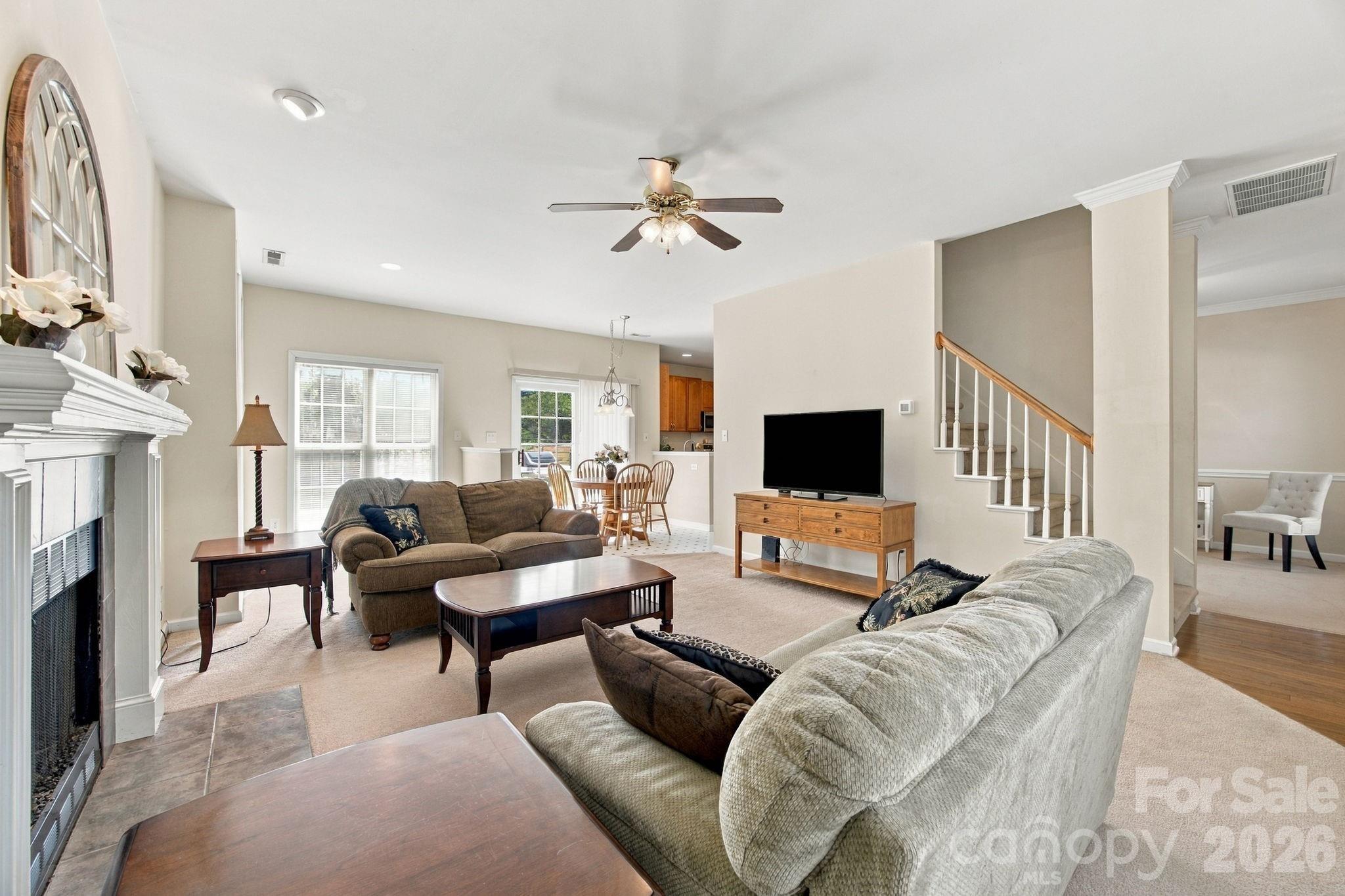 2807 Edgebrook Circle