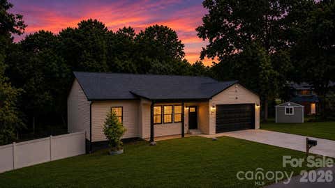 Photo of 544 30th Avenue NW, Hickory, NC 28601 (MLS # 4397229)