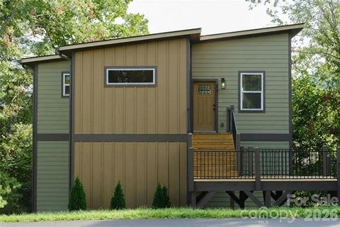 Photo of 14 Red Maple Drive, Weaverville, NC 28787 (MLS # 4394721)