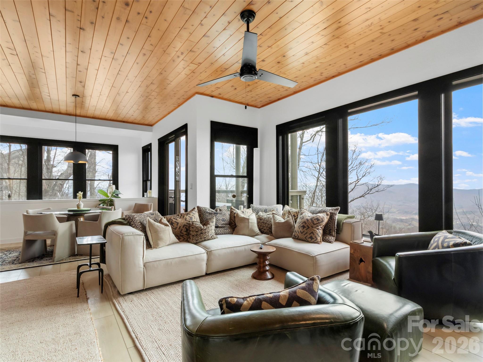 30 Club Villa Court B/5