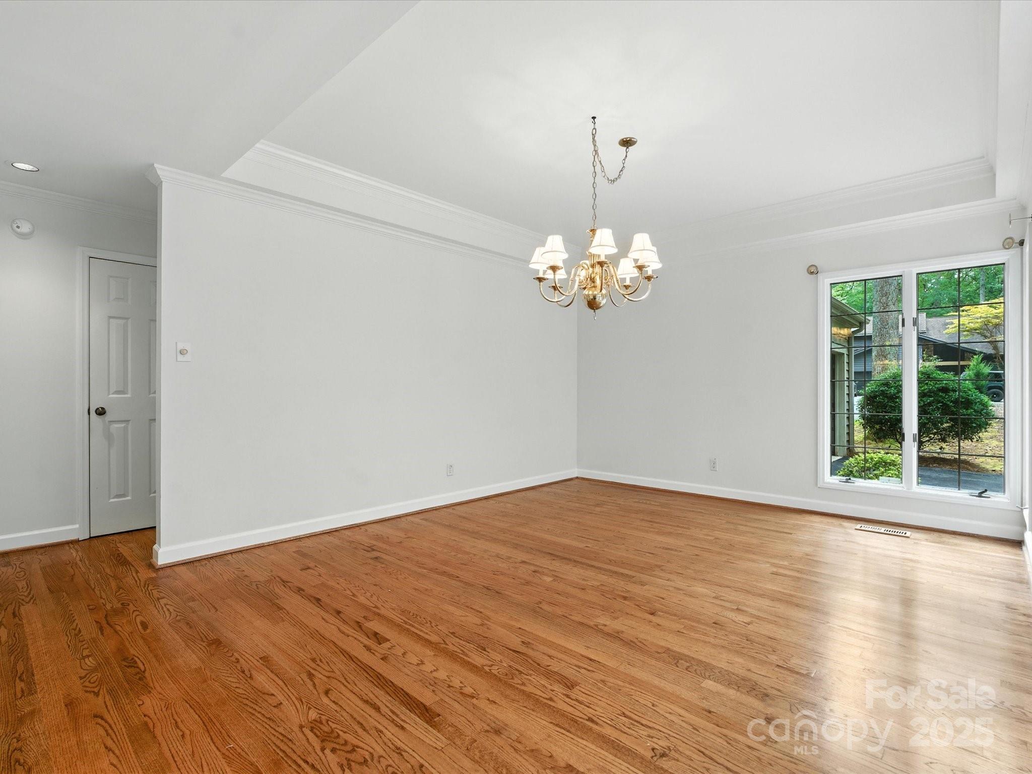 RIVER HILLS - Residential