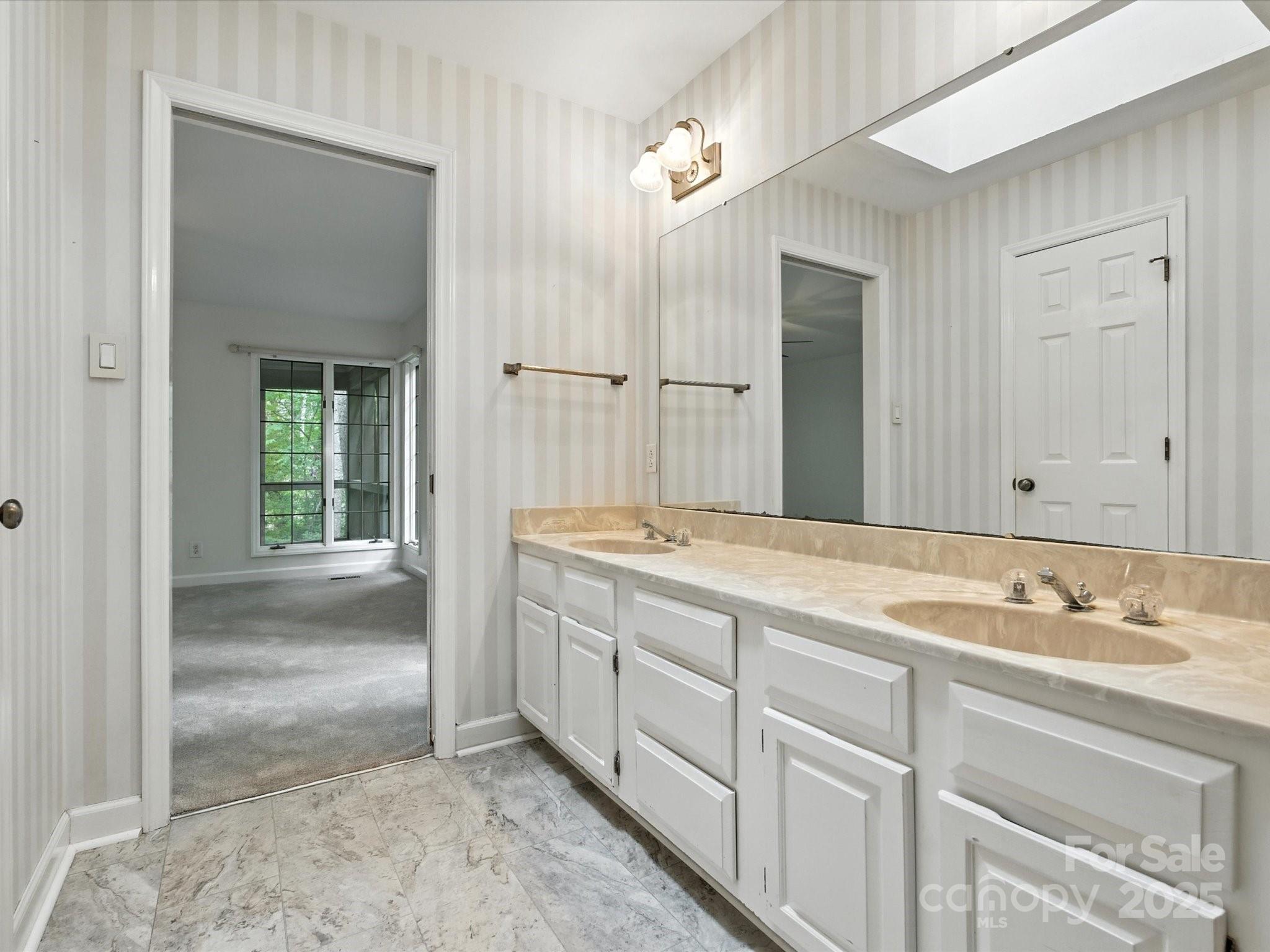 RIVER HILLS - Residential