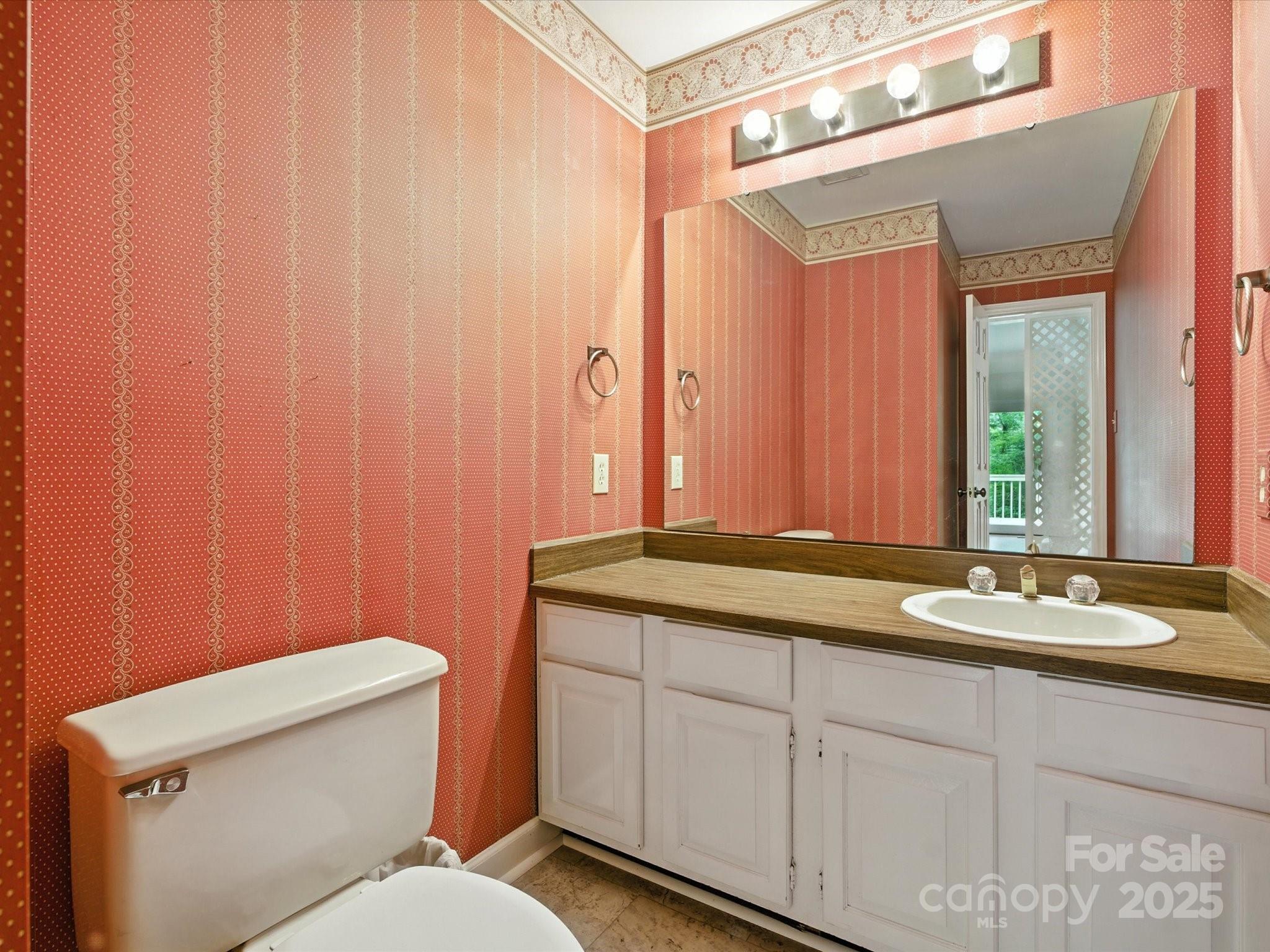 RIVER HILLS - Residential