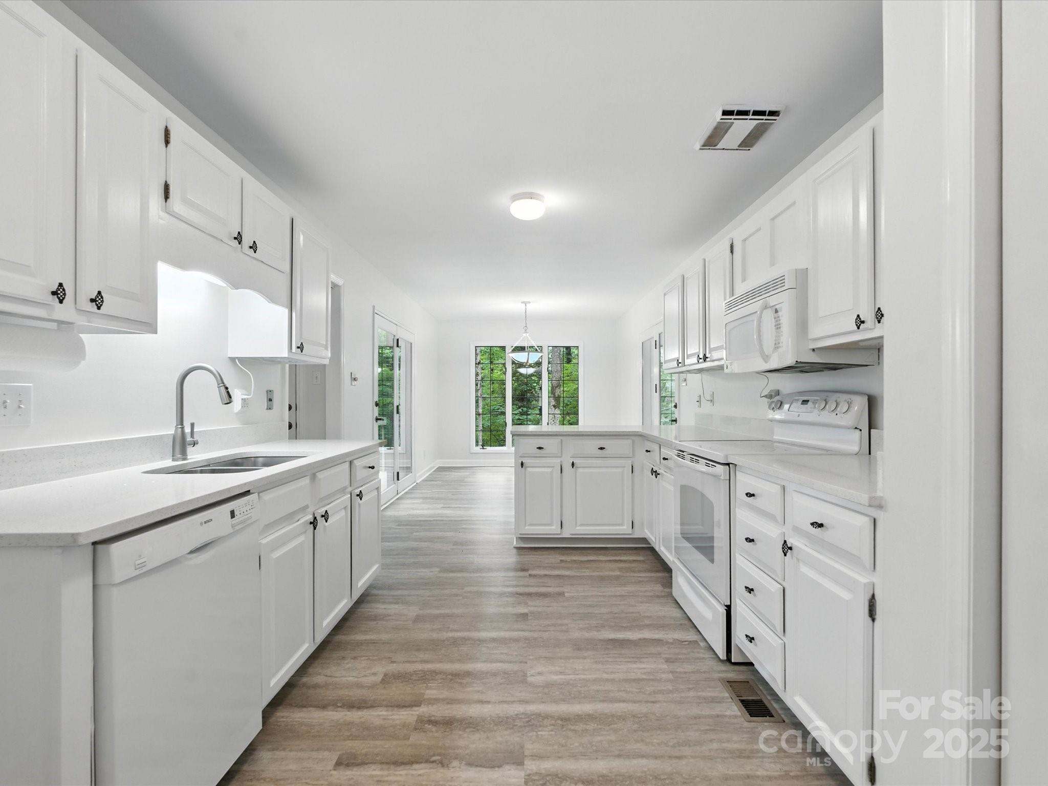 RIVER HILLS - Residential