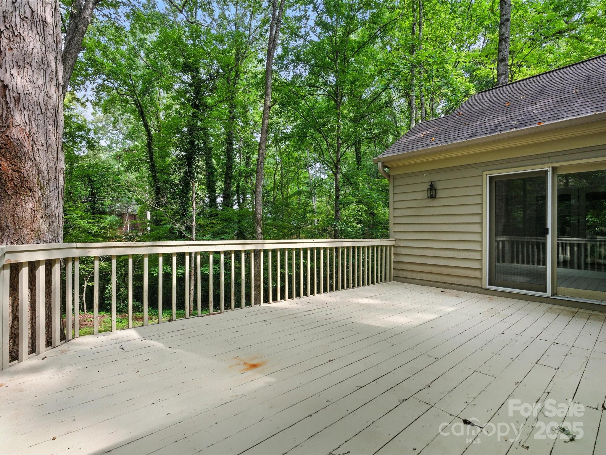 RIVER HILLS - Residential