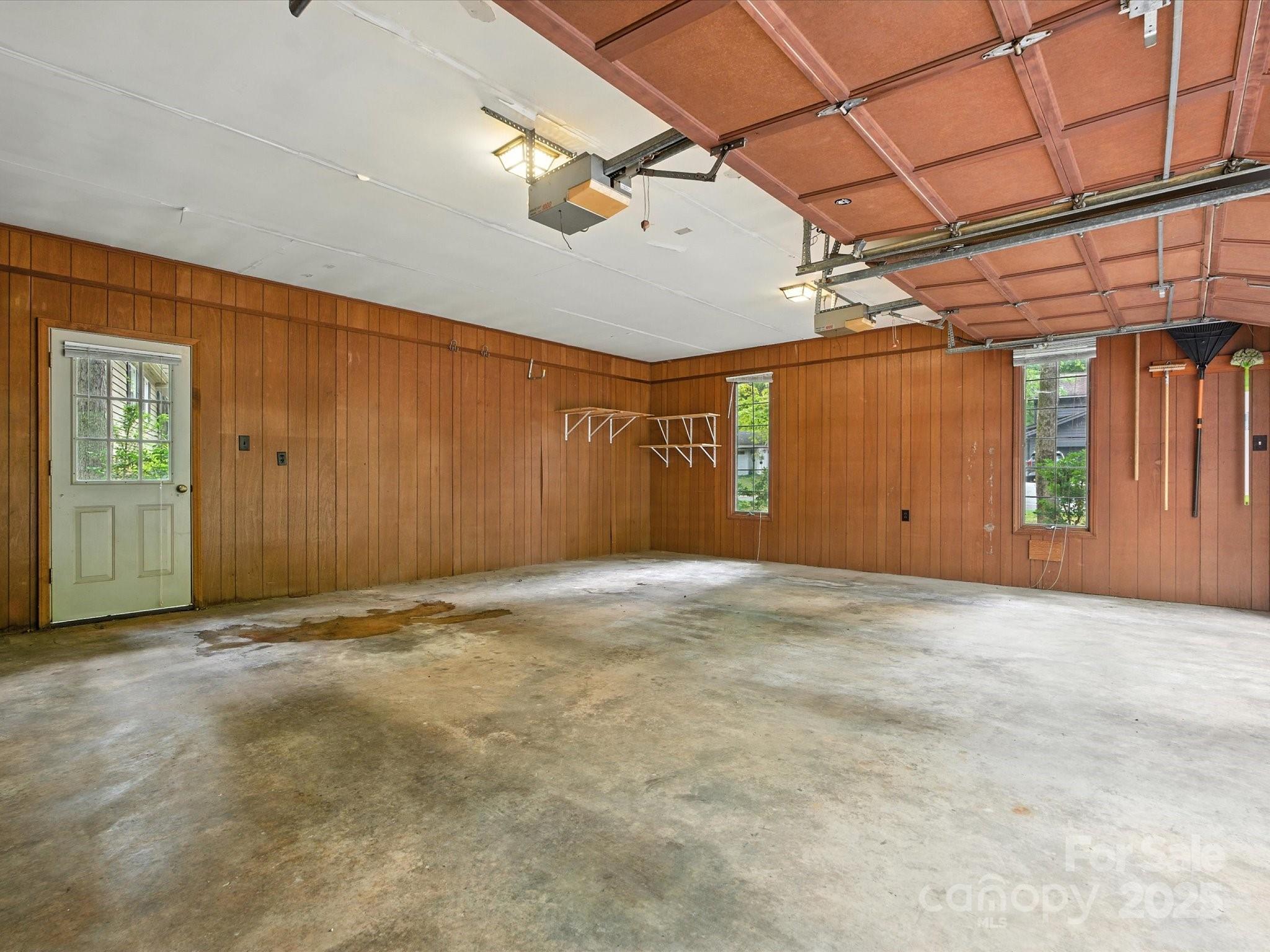 RIVER HILLS - Residential