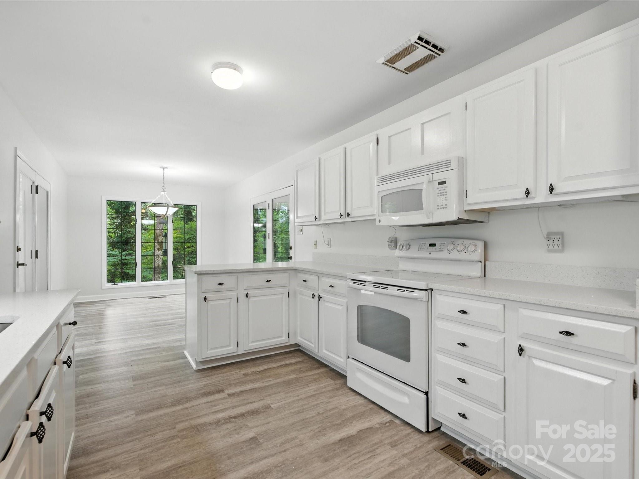 RIVER HILLS - Residential