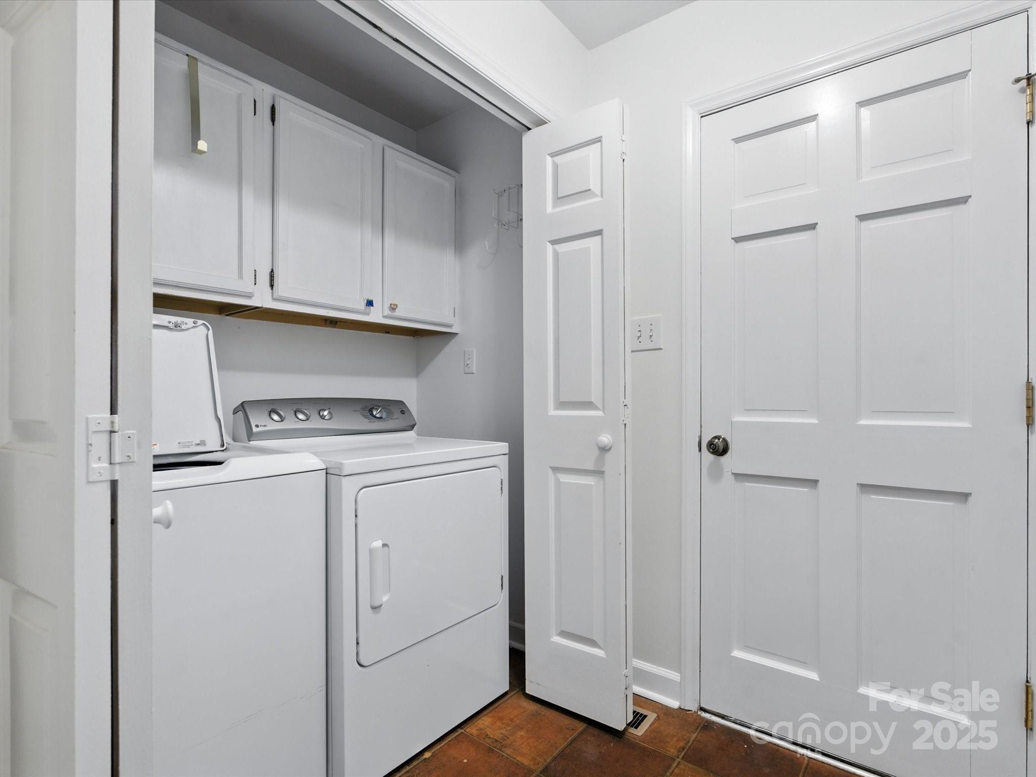 RIVER HILLS - Residential