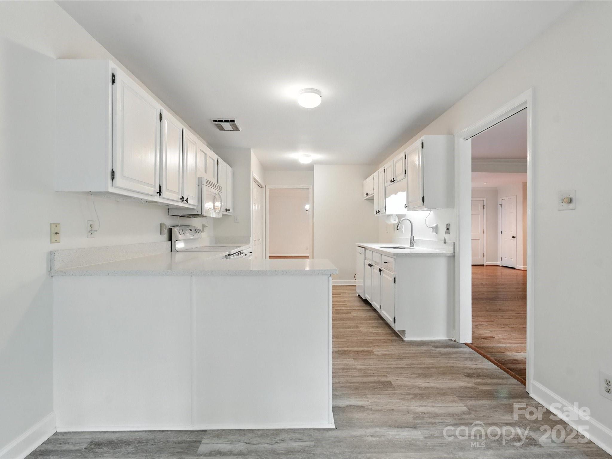 RIVER HILLS - Residential