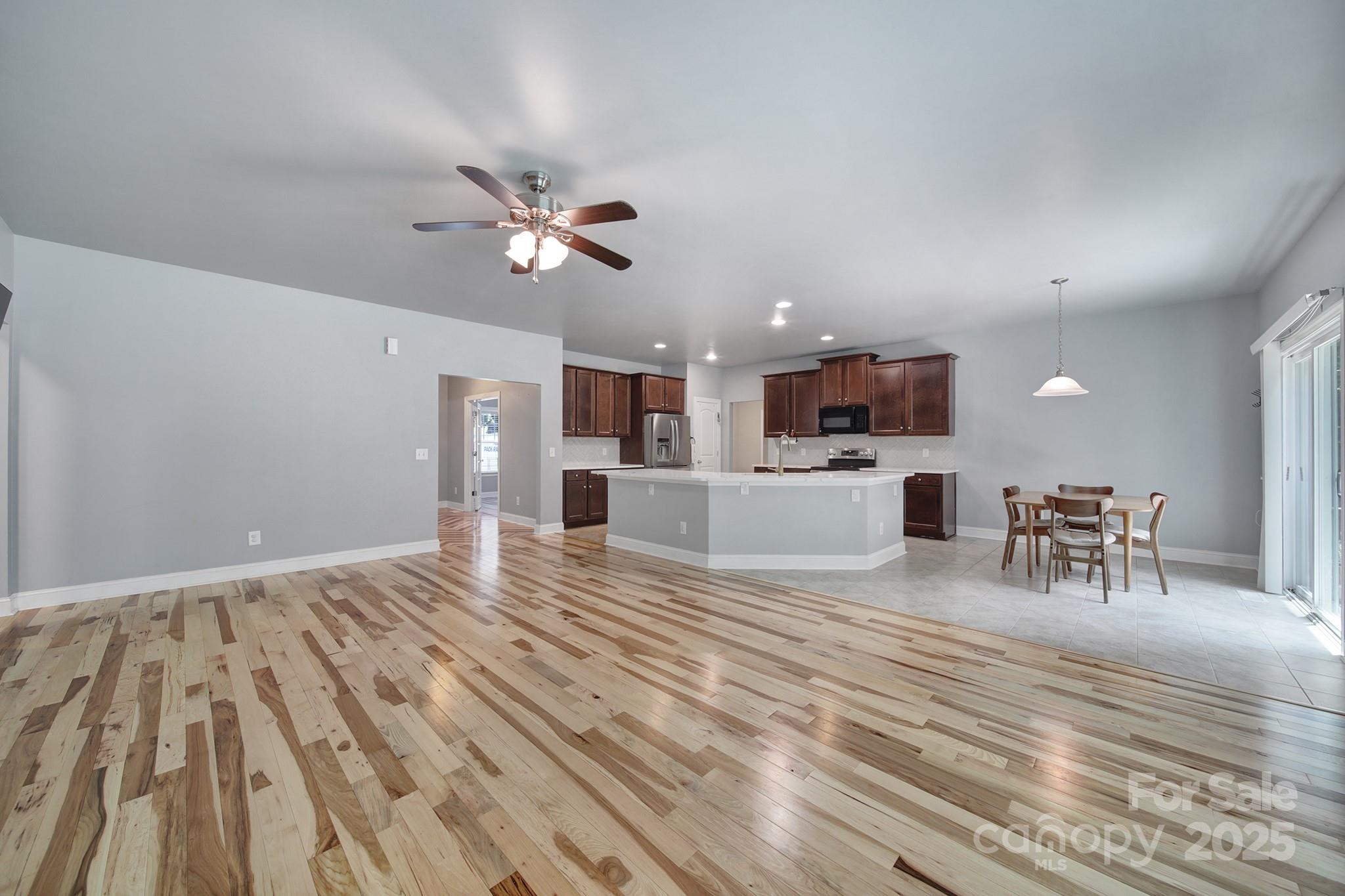 121 Holt Lane