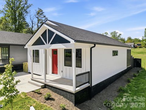 Photo of 615 W Allen Street, Hendersonville, NC 28739 (MLS # 4370775)