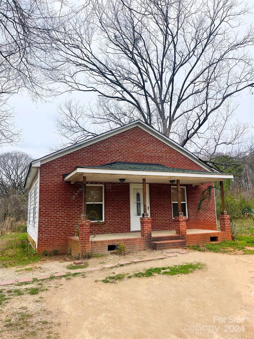 Excellent opportunity for anyone looking for an inexpensive home or rental investment opportunity. House being sold as is. Convenient walking distance to shopping and downtown restaurants.