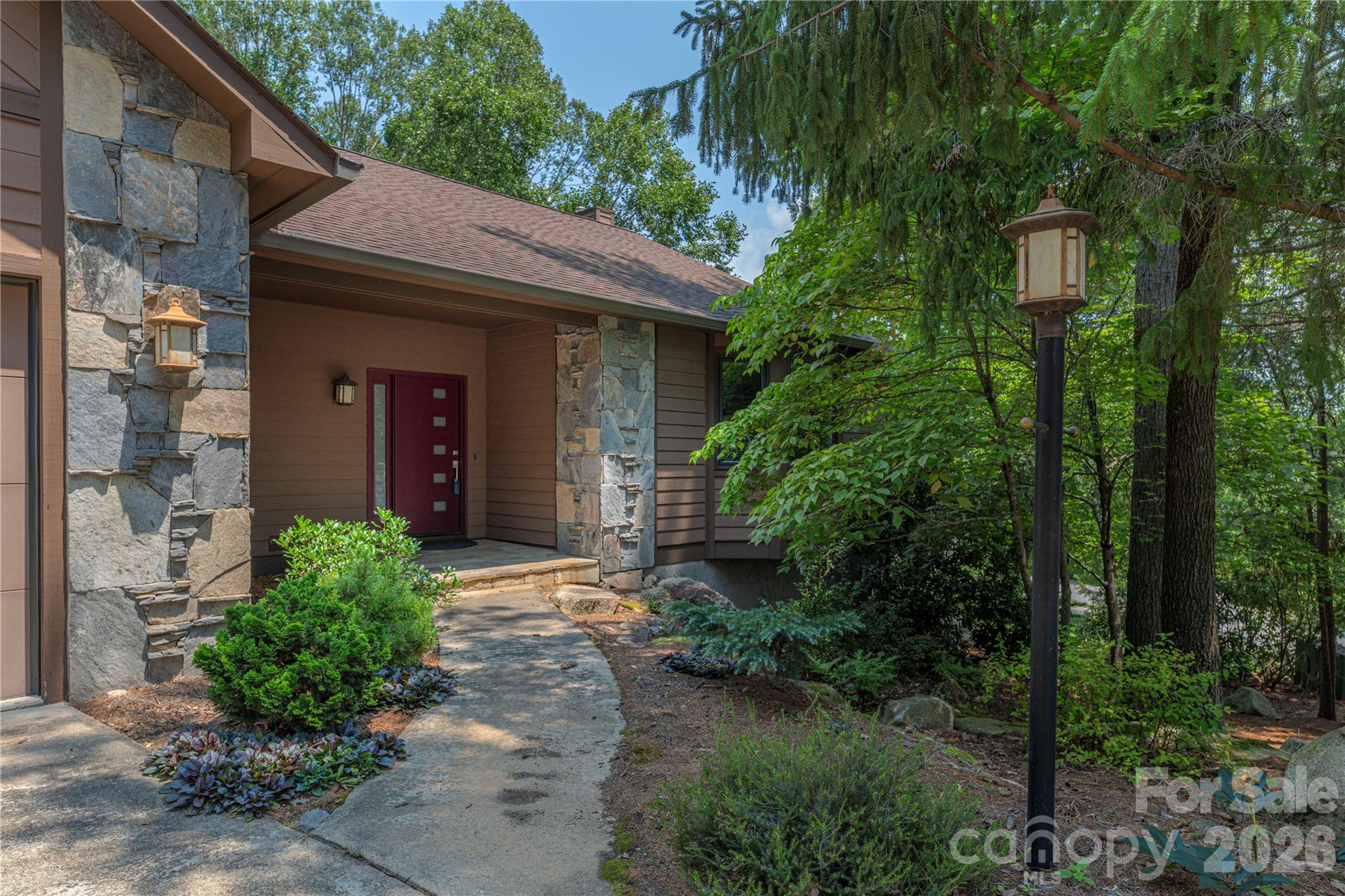 35 Hillcreek Drive