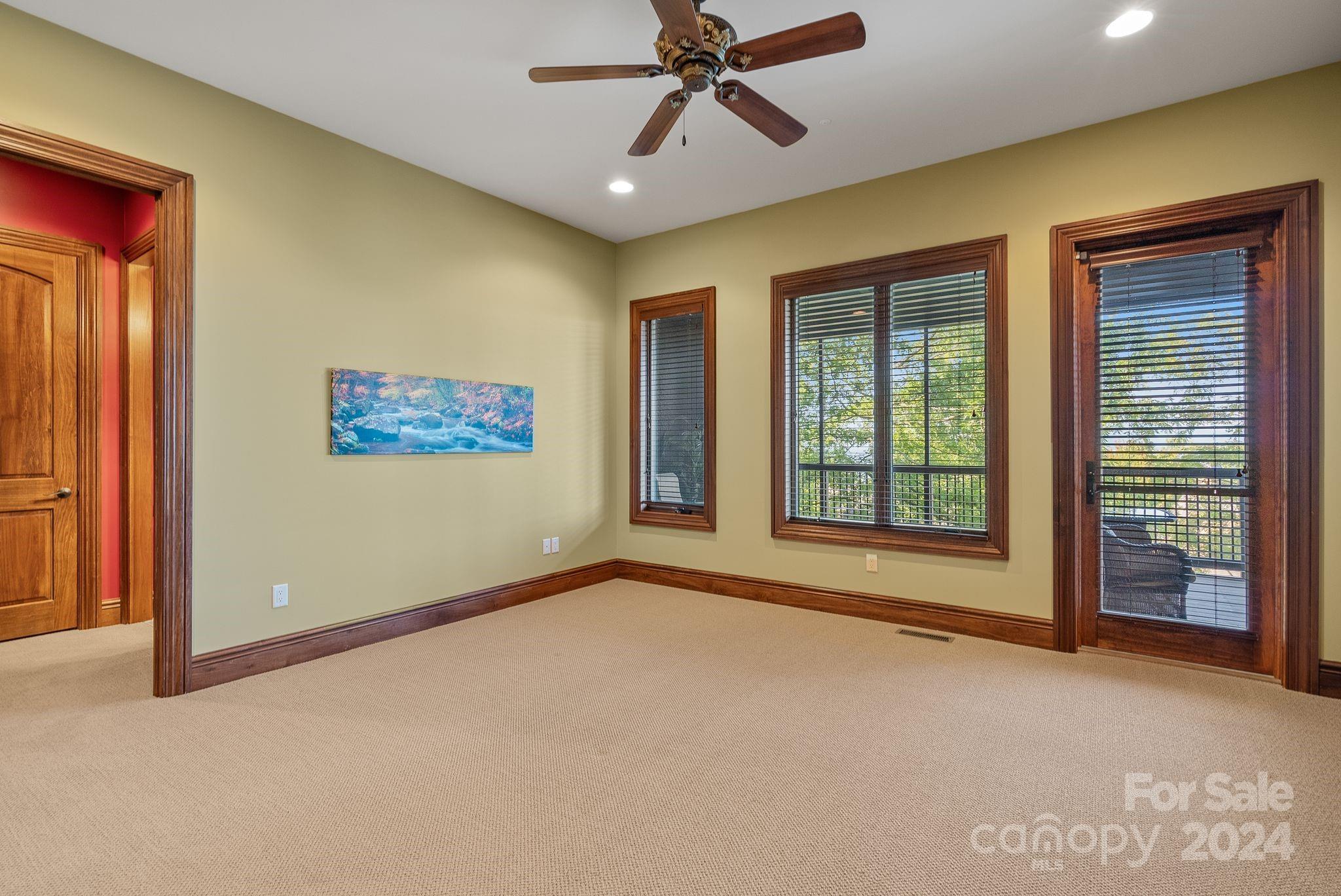 Reynolds Mountain - Residential