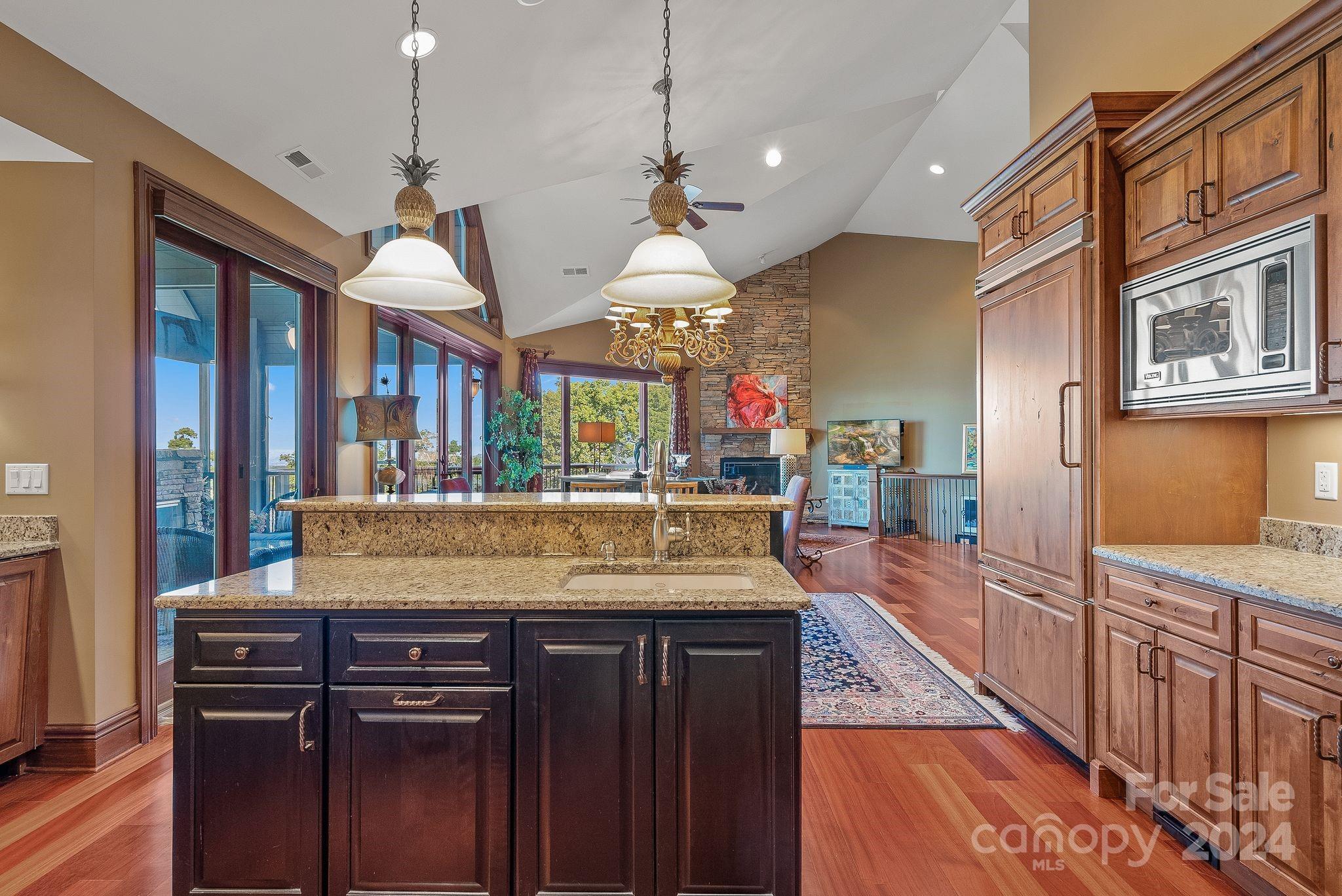 Reynolds Mountain - Residential