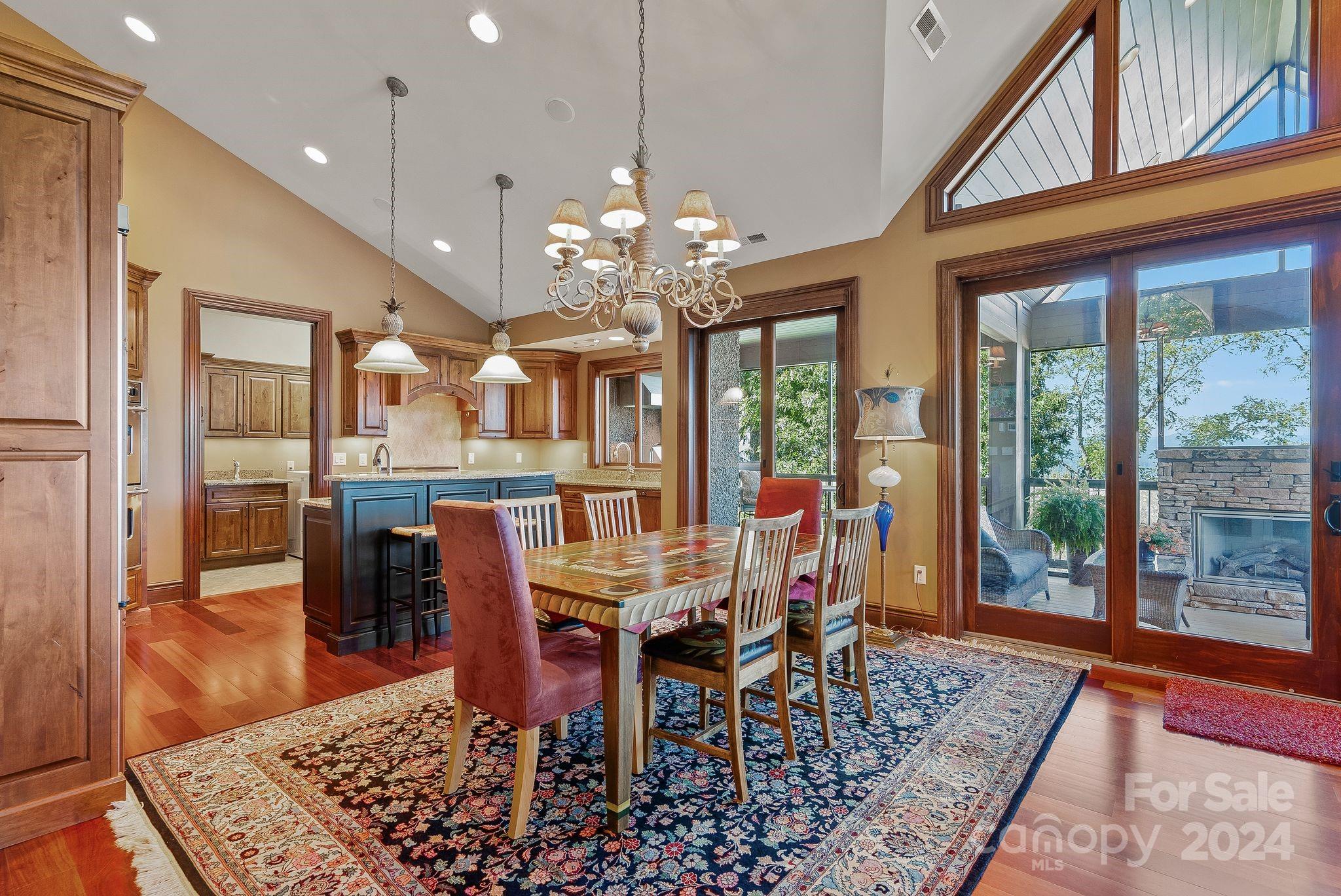 Reynolds Mountain - Residential