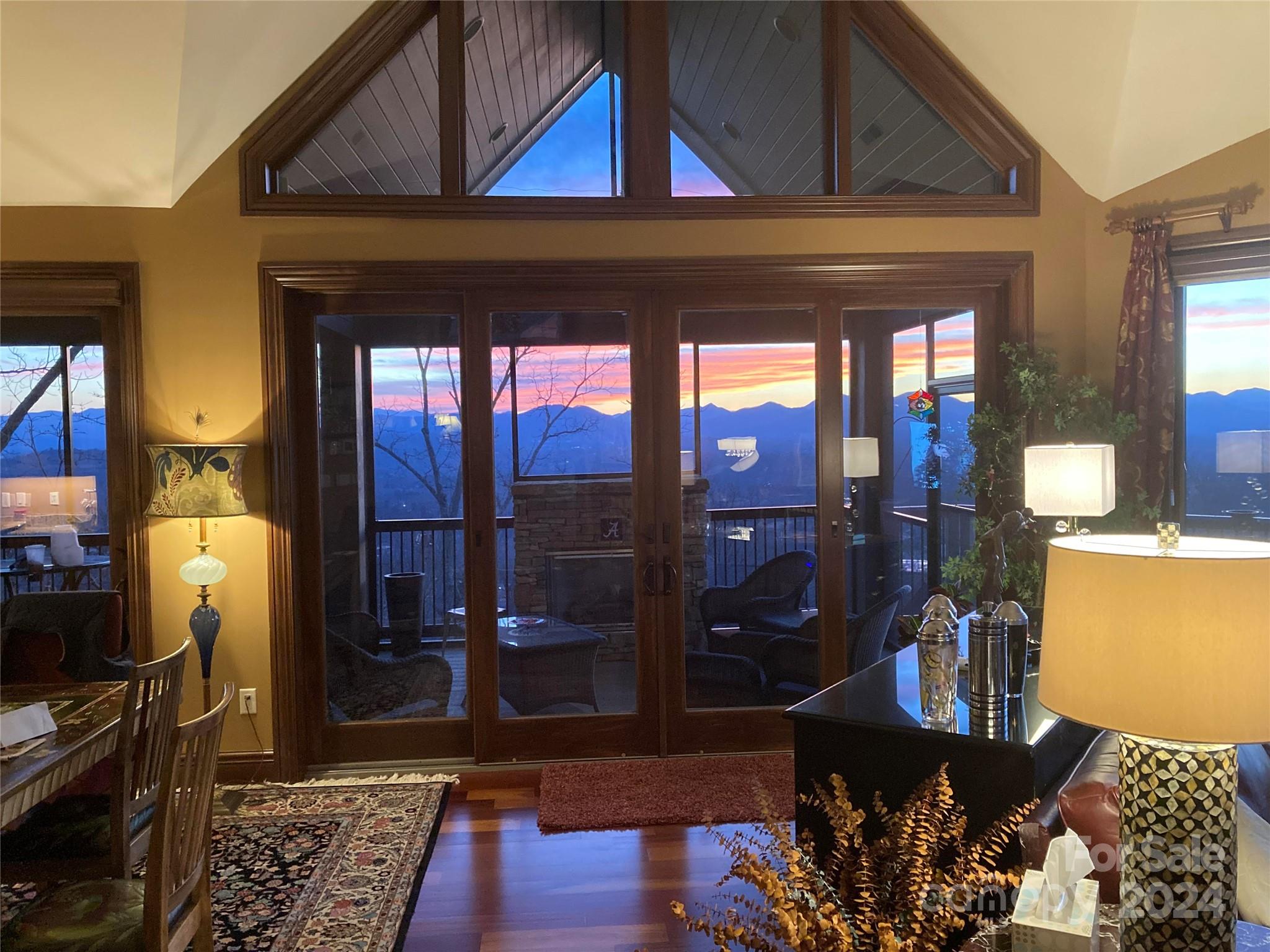 Reynolds Mountain - Residential