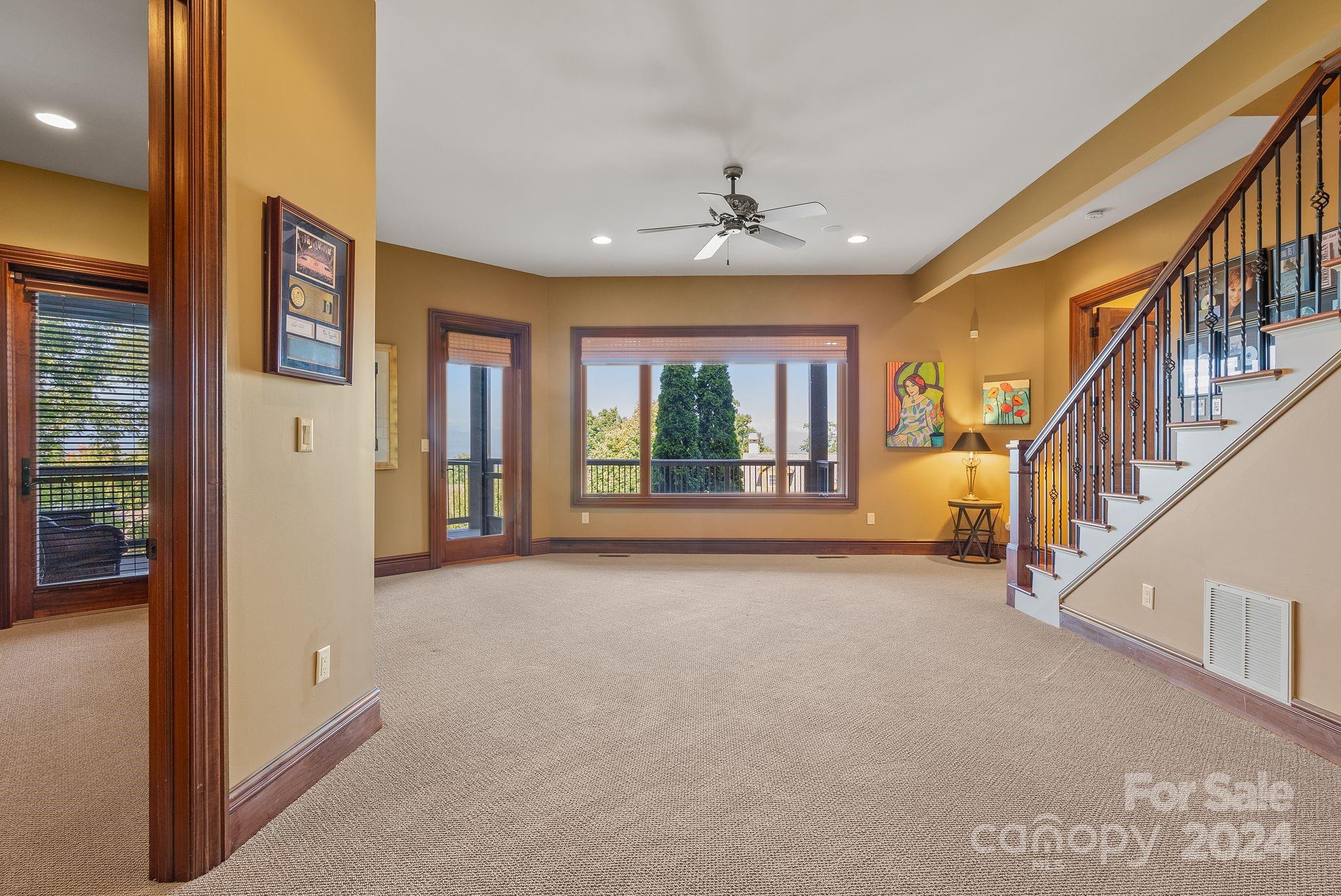 Reynolds Mountain - Residential