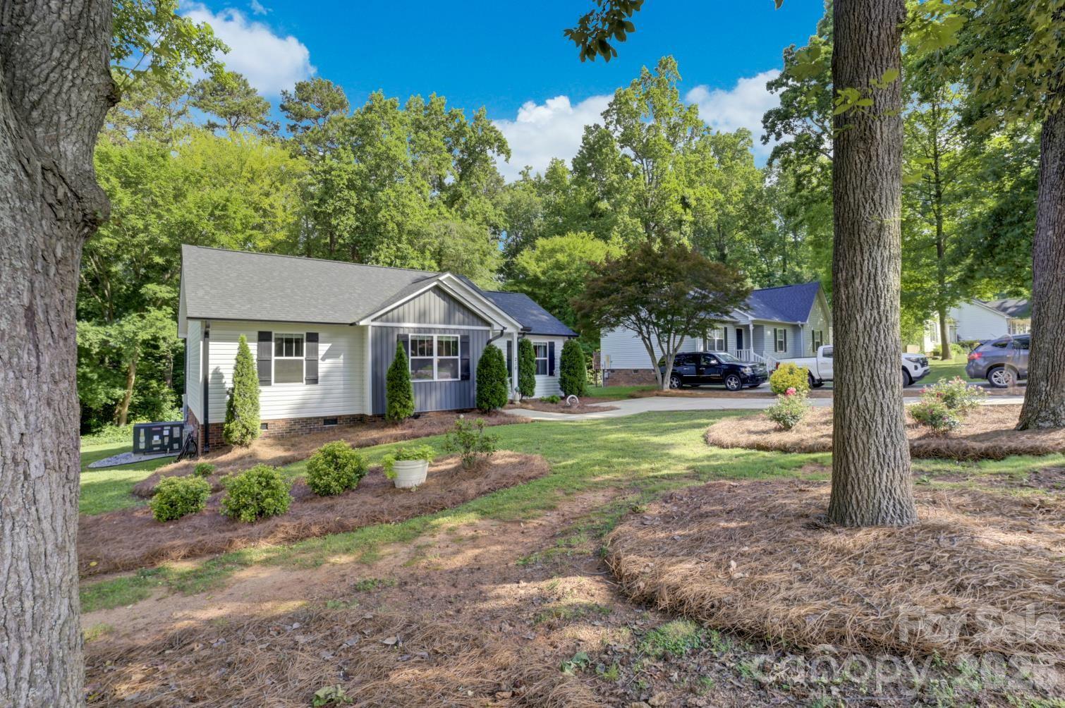 216 Hillside Avenue SW 36-38