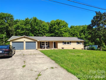 213 Lakeview Drive Harrisburg NC 28075