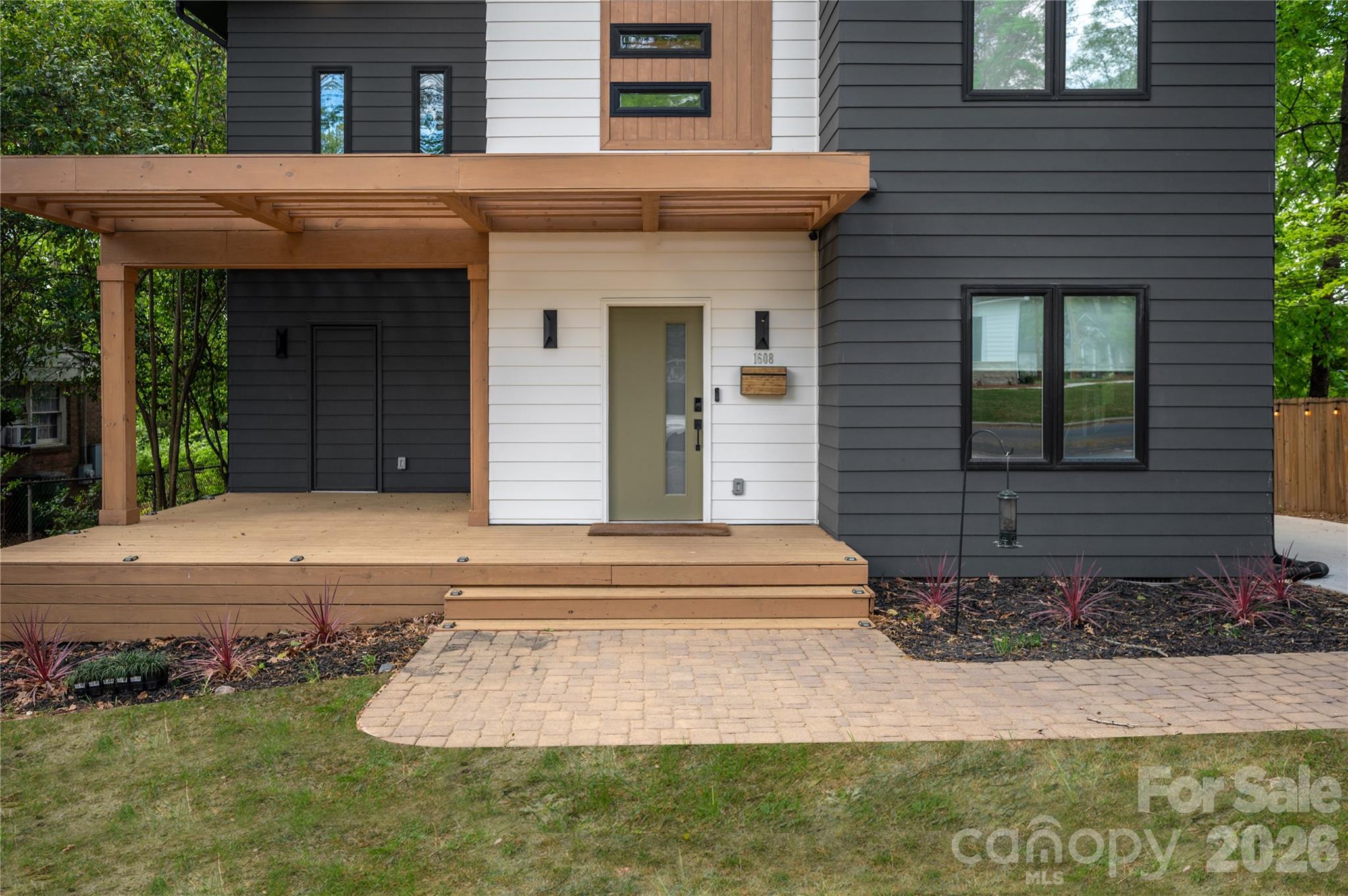 1608 Chippendale Road