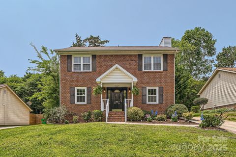 6221 Round Hill Road Charlotte NC 28211