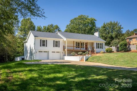 Photo of 2912 Woodstream Drive, Valdese, NC 28690 (MLS # 4308956)