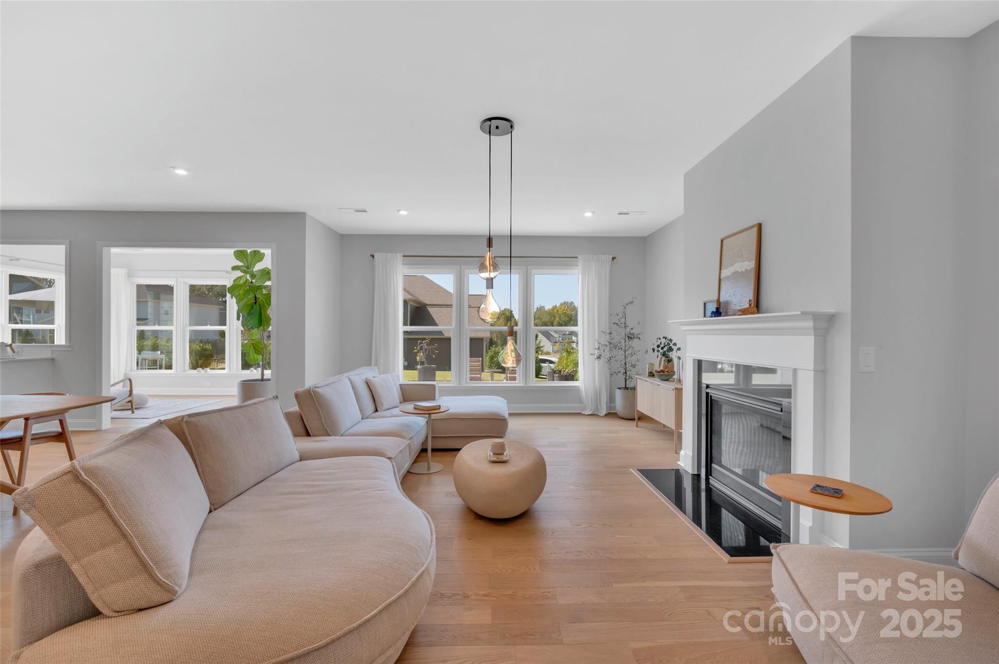 1185 Regions Boulevard