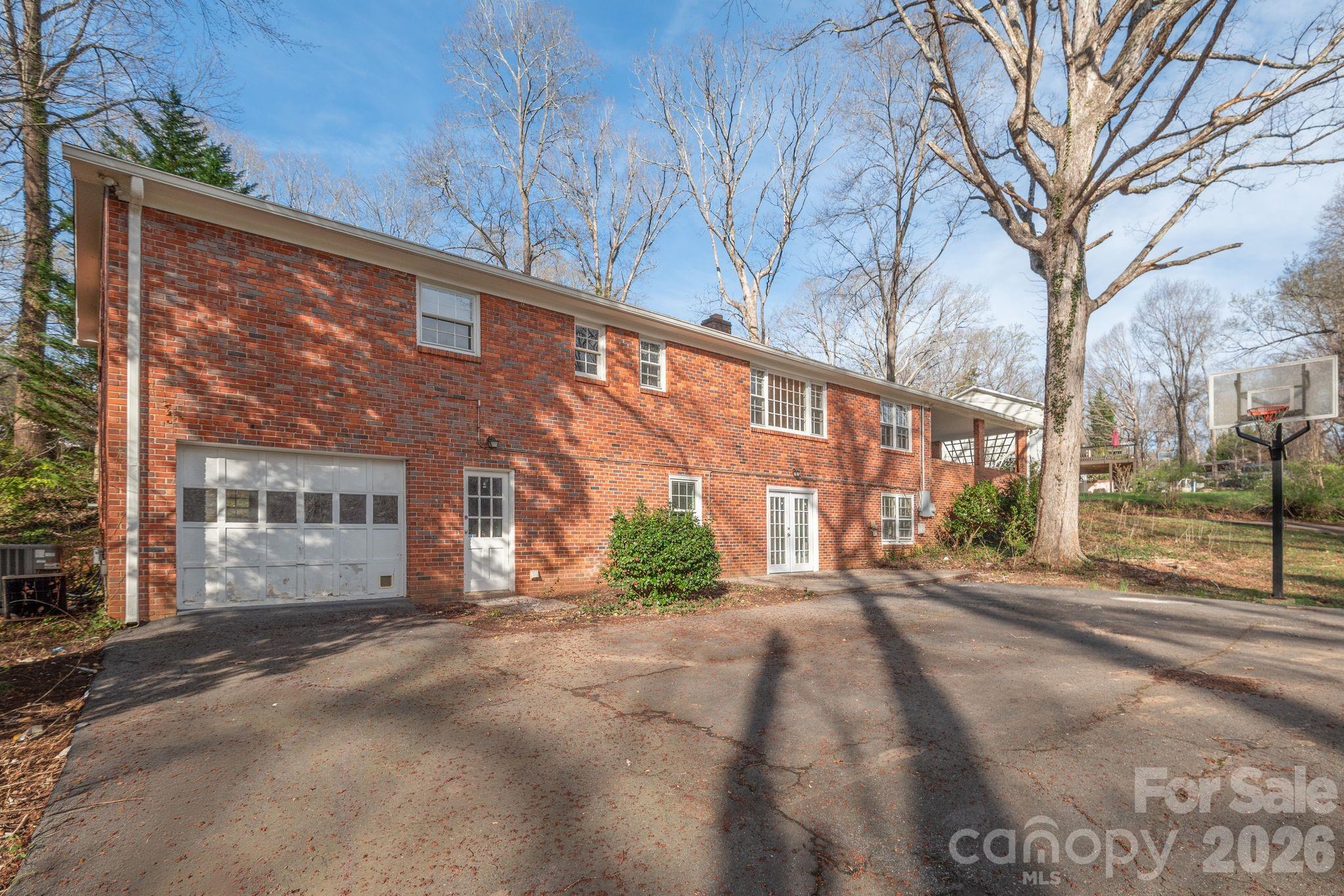 624 Brentwood Court