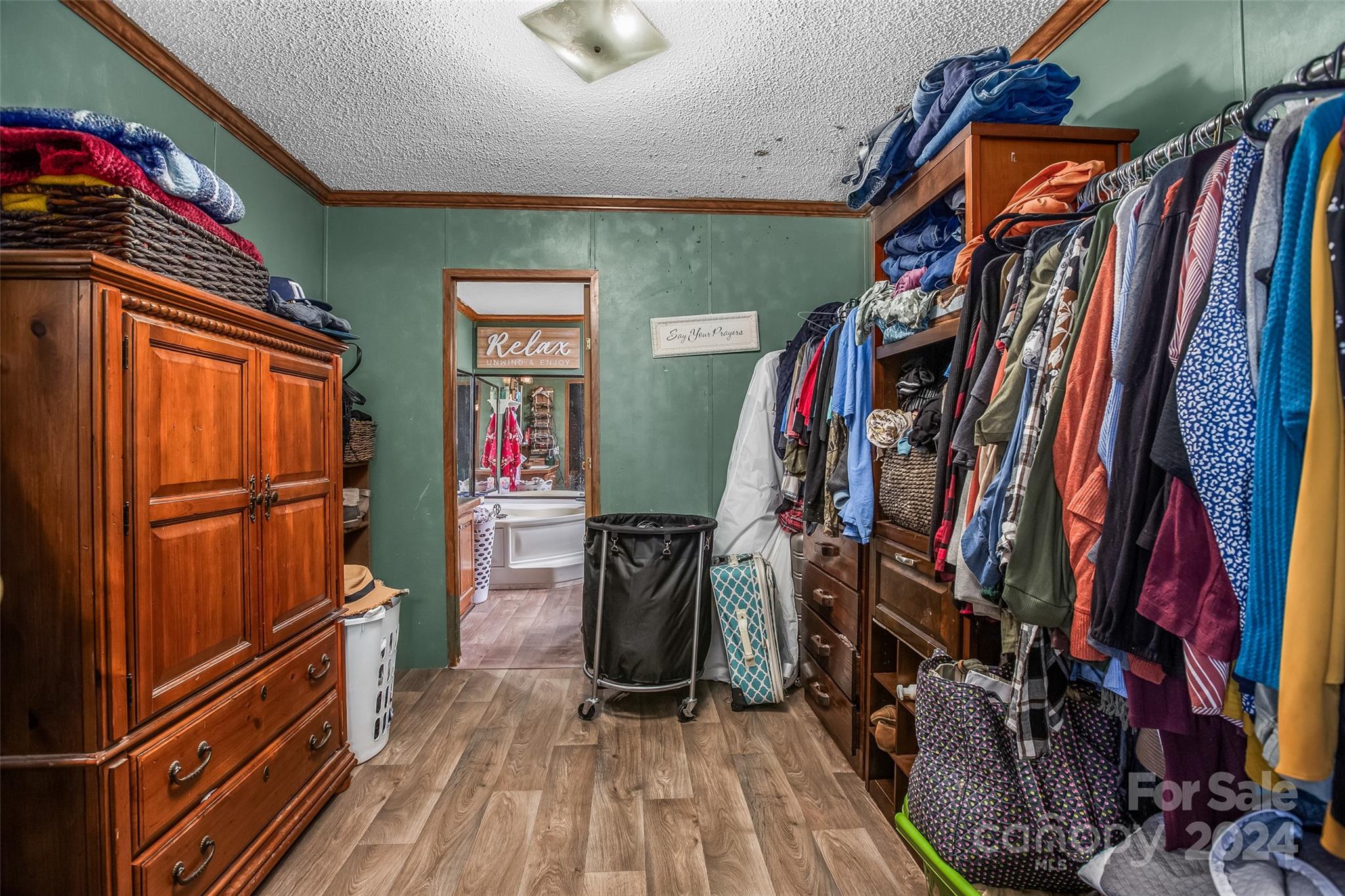 FOREST HILLS - Residential