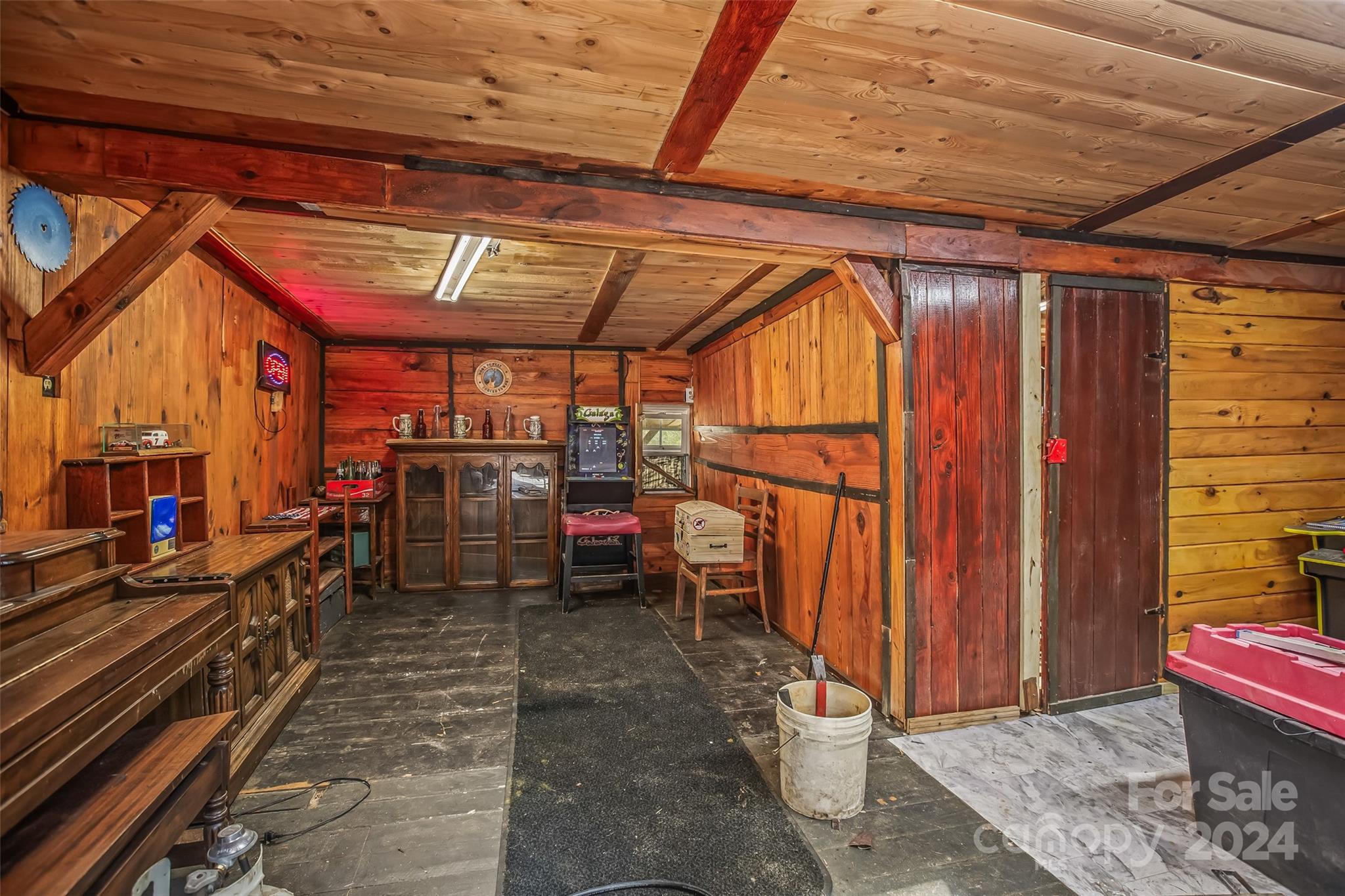 FOREST HILLS - Residential