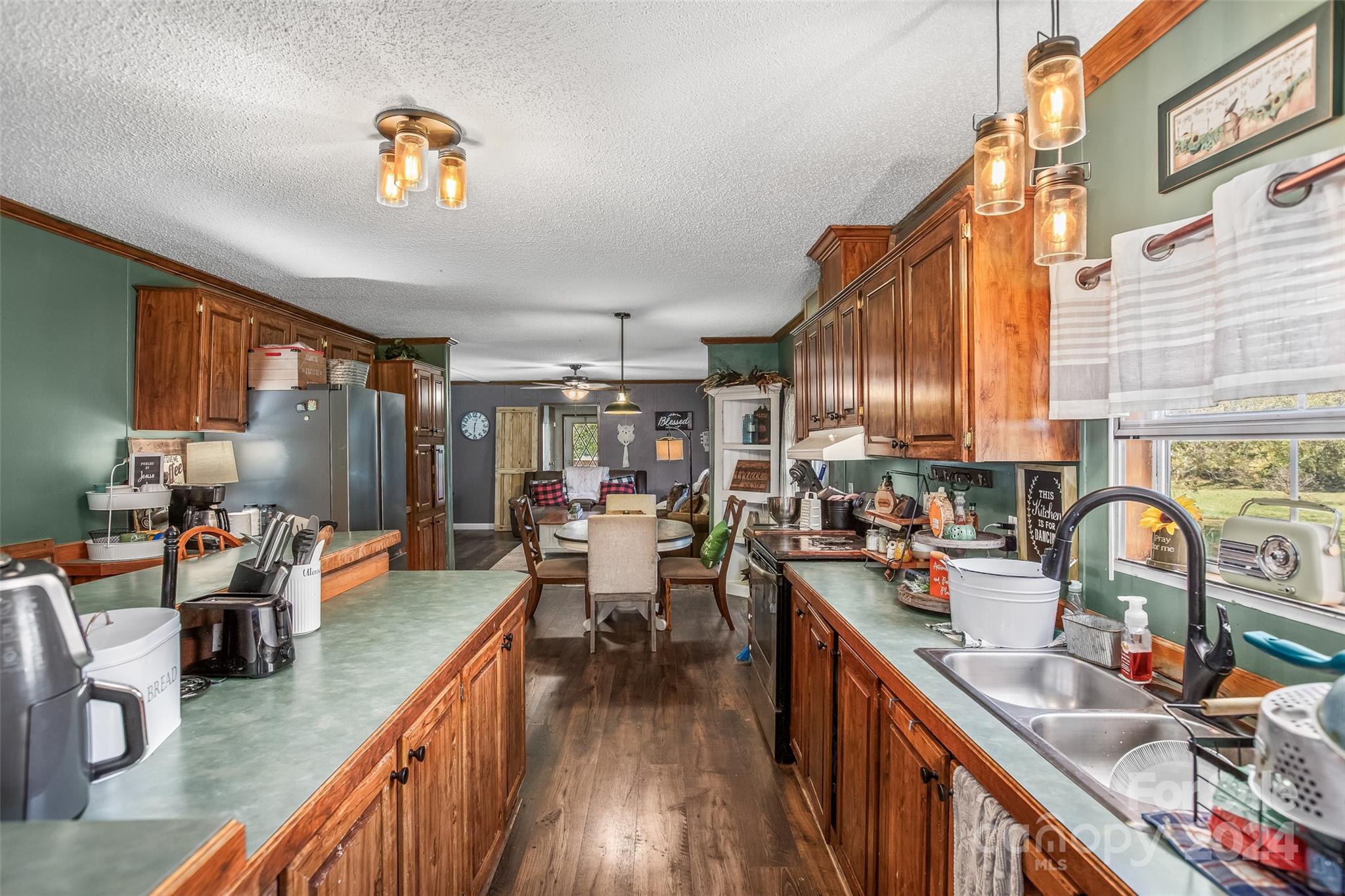 FOREST HILLS - Residential