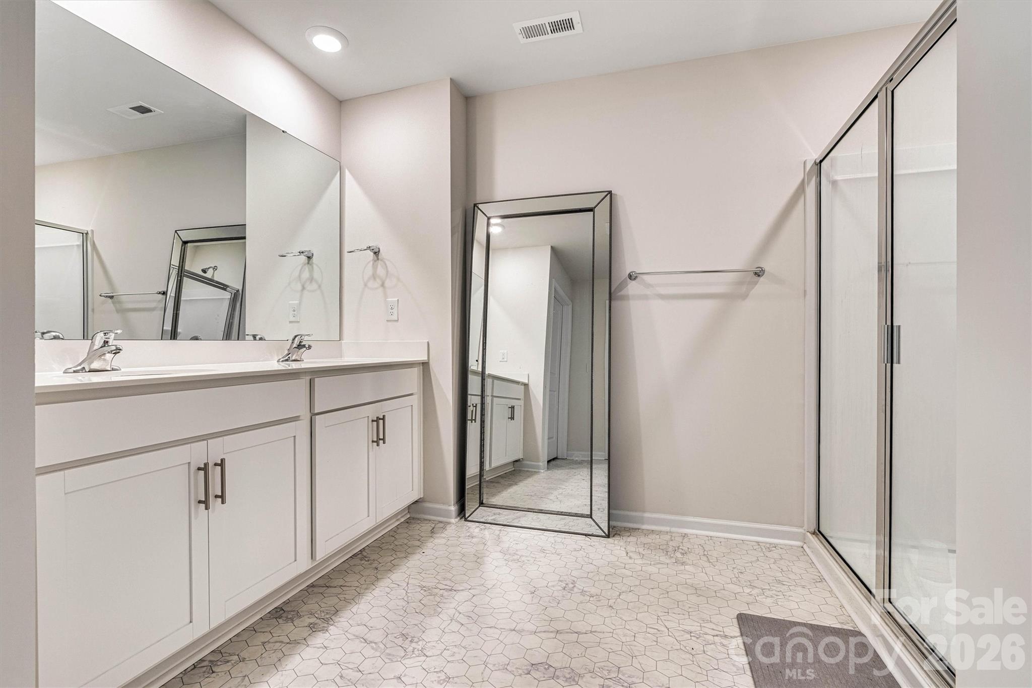 1241 37th Avenue Lane NE