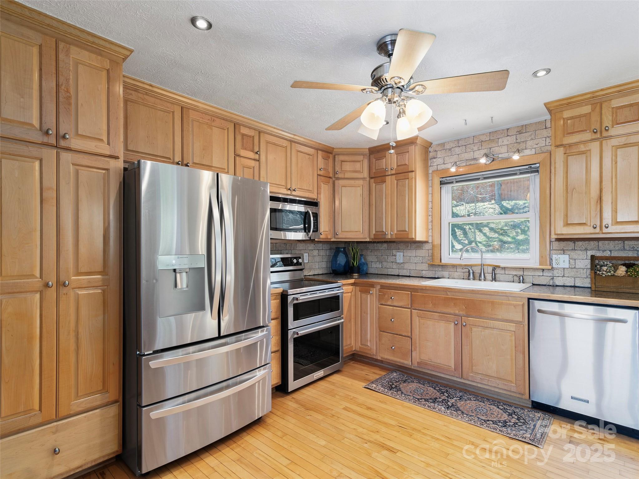 L & E Meadows - Residential