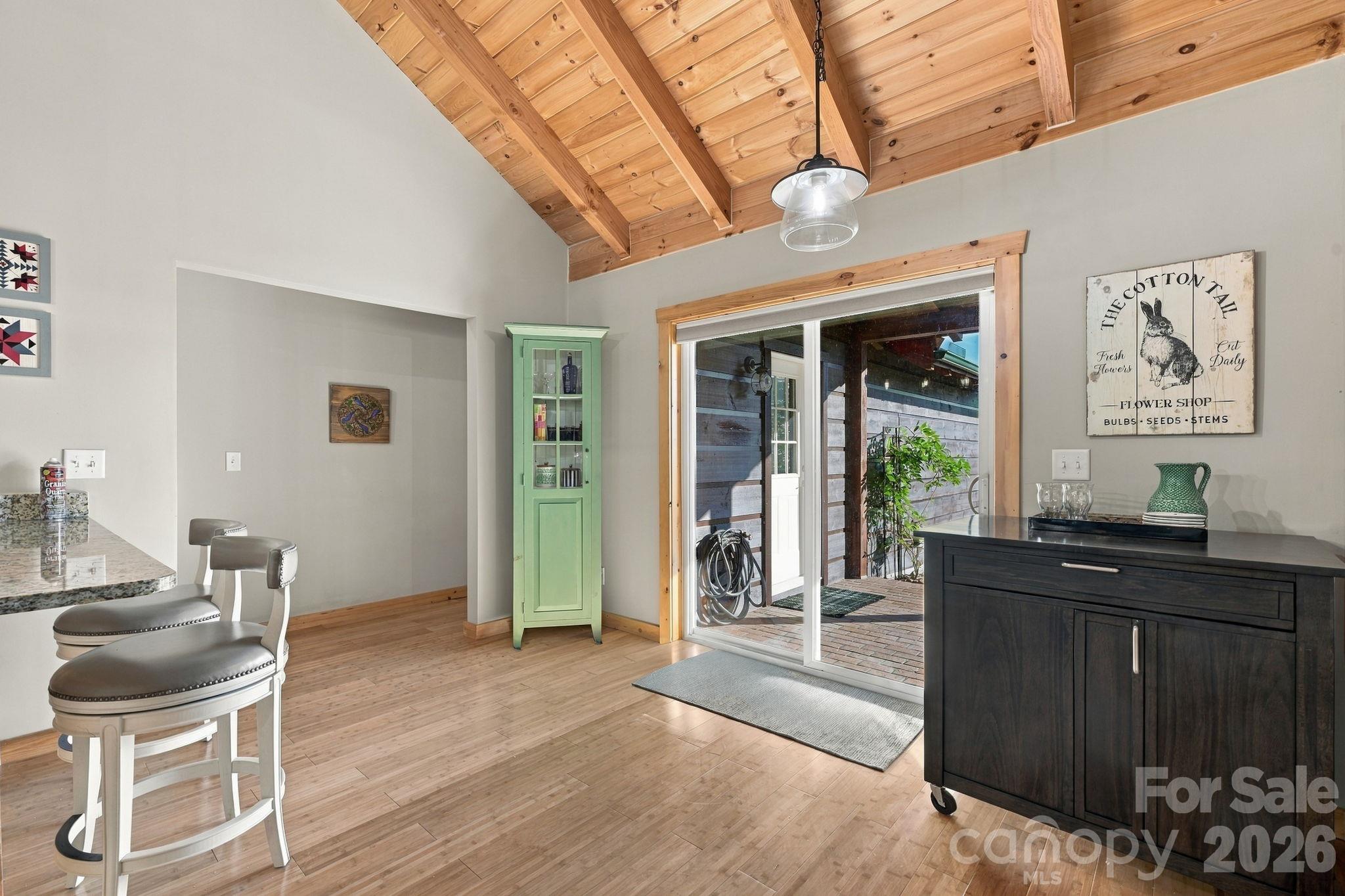 598 Valle Meadows Trail