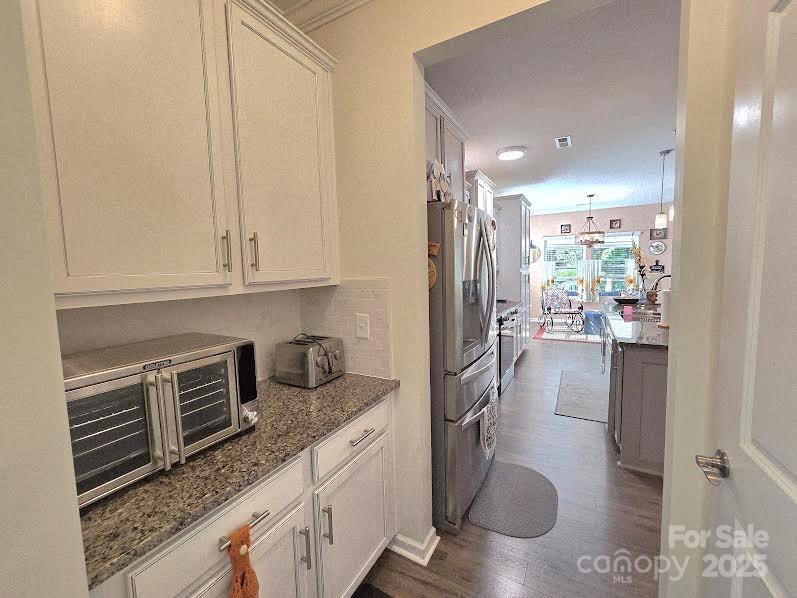 16115 Commodore Drive