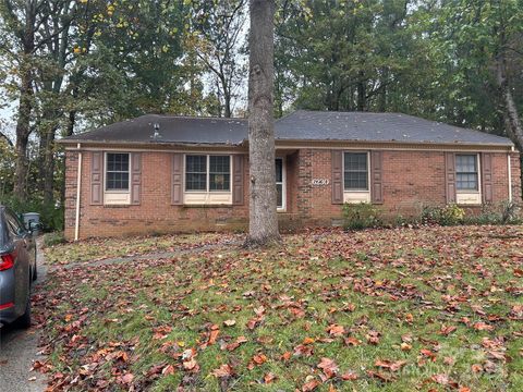 Photo of 6230 Cross Creek Lane, Charlotte, NC 28212 (MLS # 4322229)