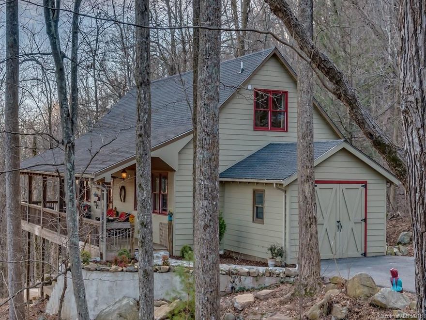 Private rustic home located in the Rumbling Bald Resort of Lake Lure! Open floor plan and cathedral ceilings. Living area has many windows providing natural lighting and a fireplace with gas logs. Kitchen includes granite counter tops and built in wine chiller. Loft provides additional space! Nature Conservancy is you back yard! Private lot.